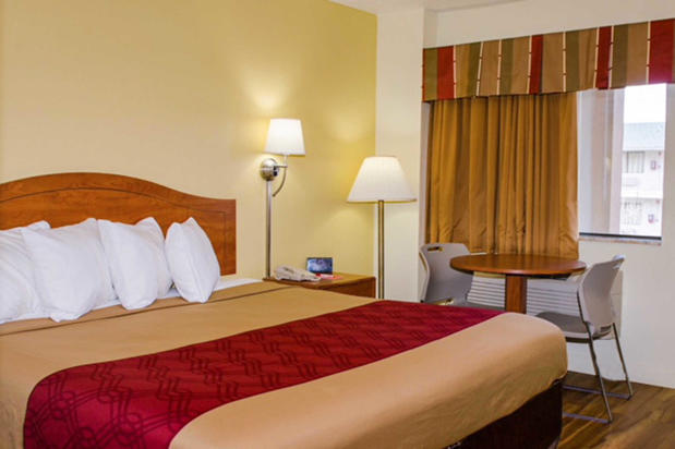 Images Econo Lodge East