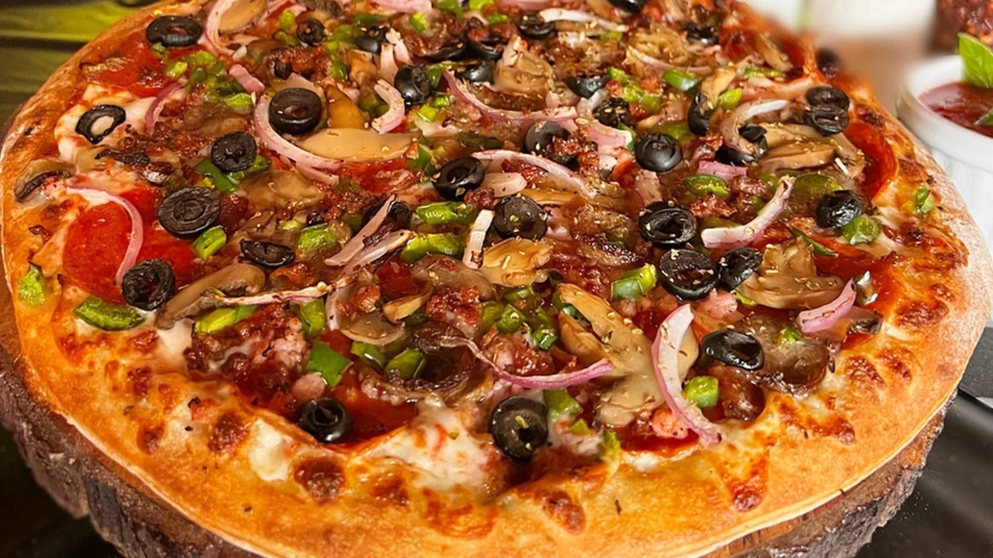 Supreme (deluxe) pizza