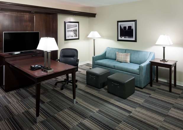 Images Hampton Inn & Suites Omaha-Downtown