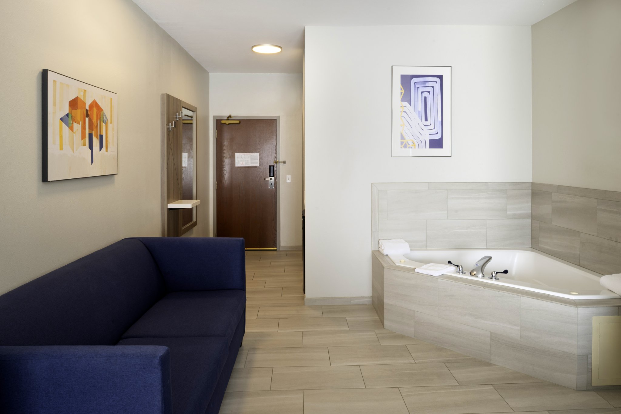 Holiday Inn Express & Suites Fort Atkinson by IHG Image