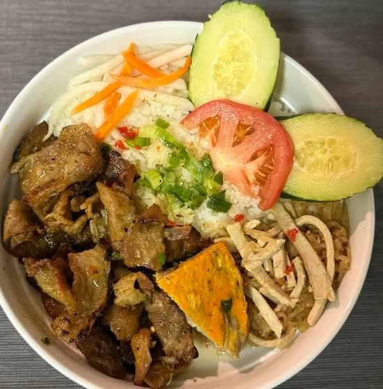 C5 - Combo Grilled Pork - Cơm Thịt Nướng Bì Chả