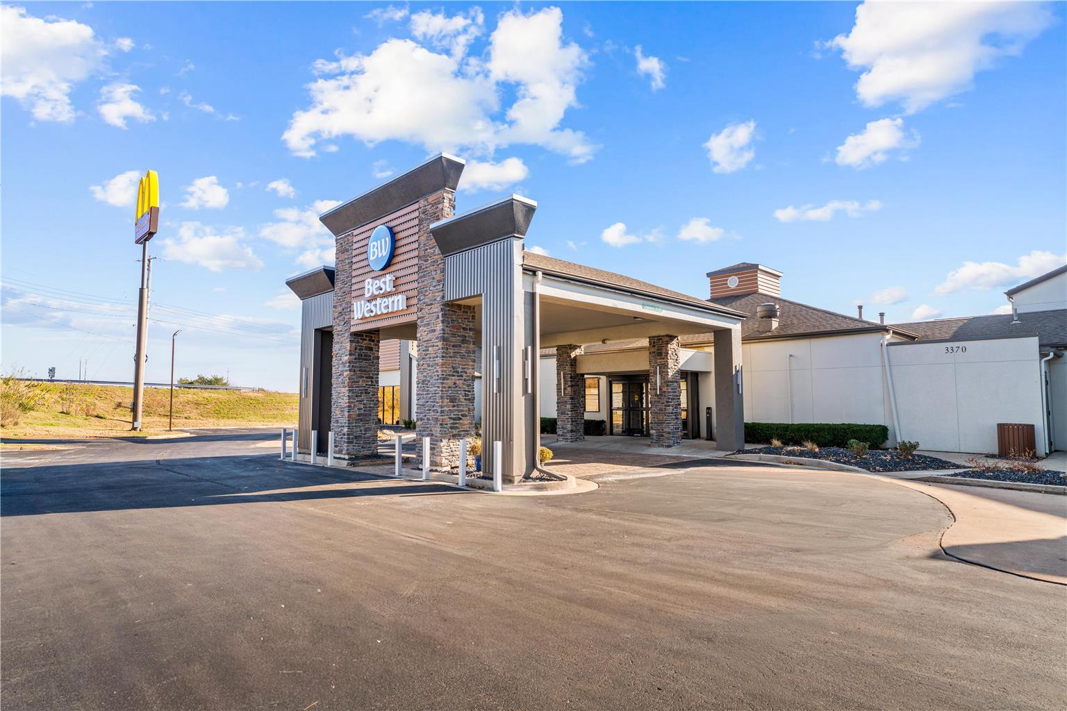 Best Western Courtview Hotel Image