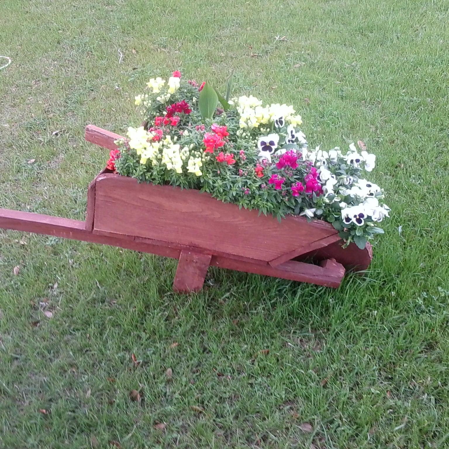 Lawns &amp; Limbs Logo