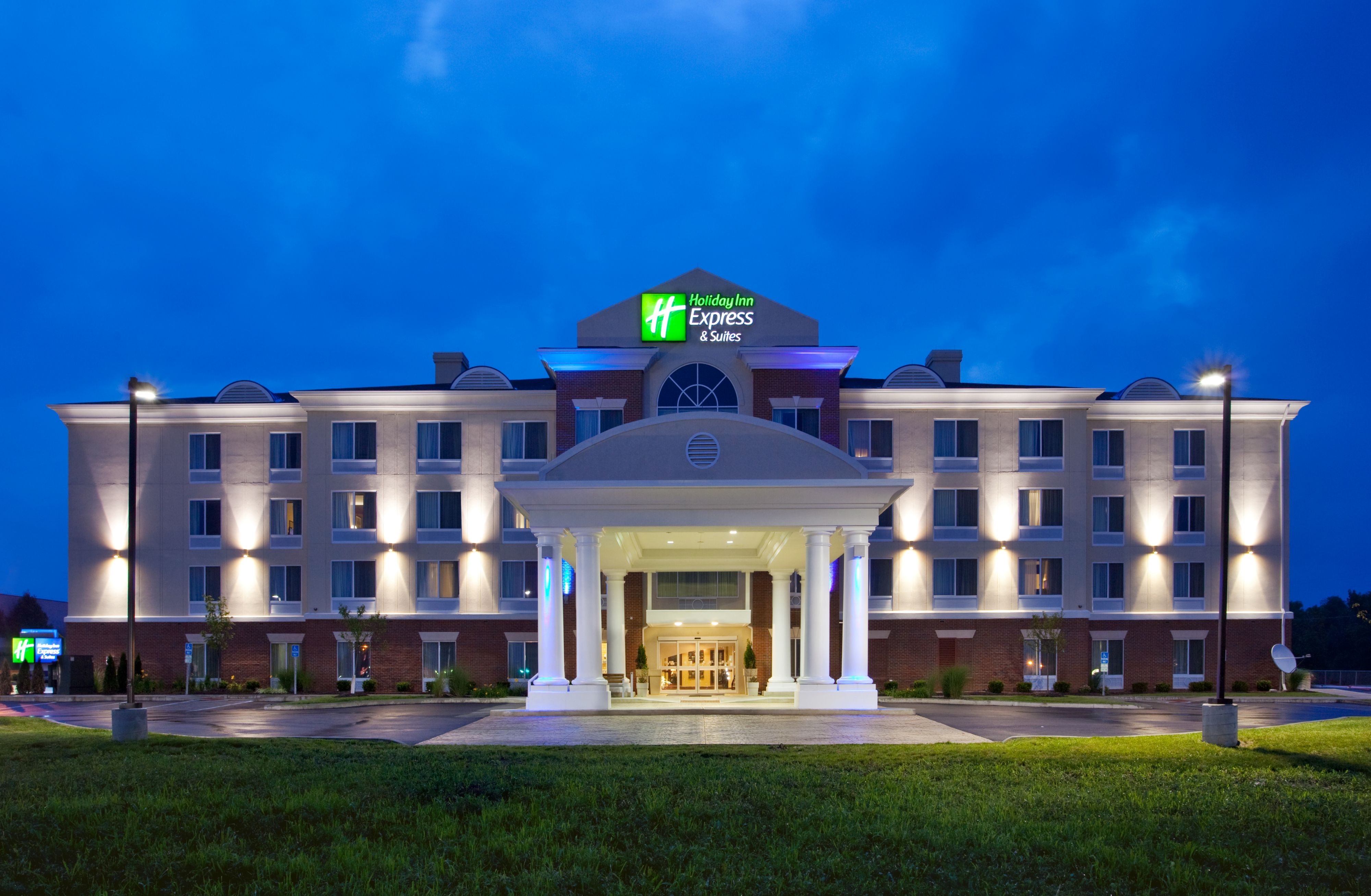 Holiday Inn Express & Suites Dayton North Tipp City in Tipp City, OH