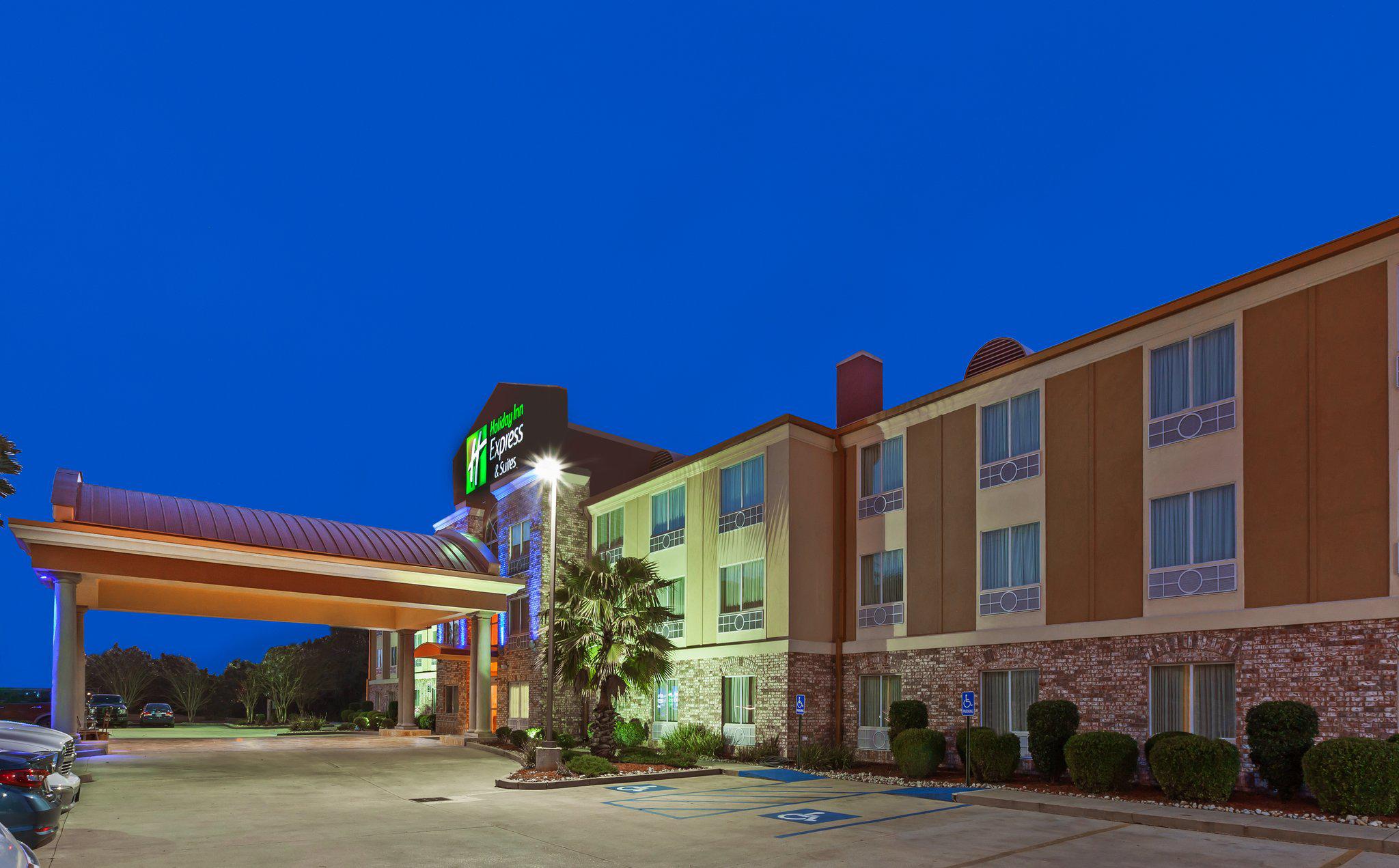 Holiday Inn Express & Suites Lafayette-South Photo