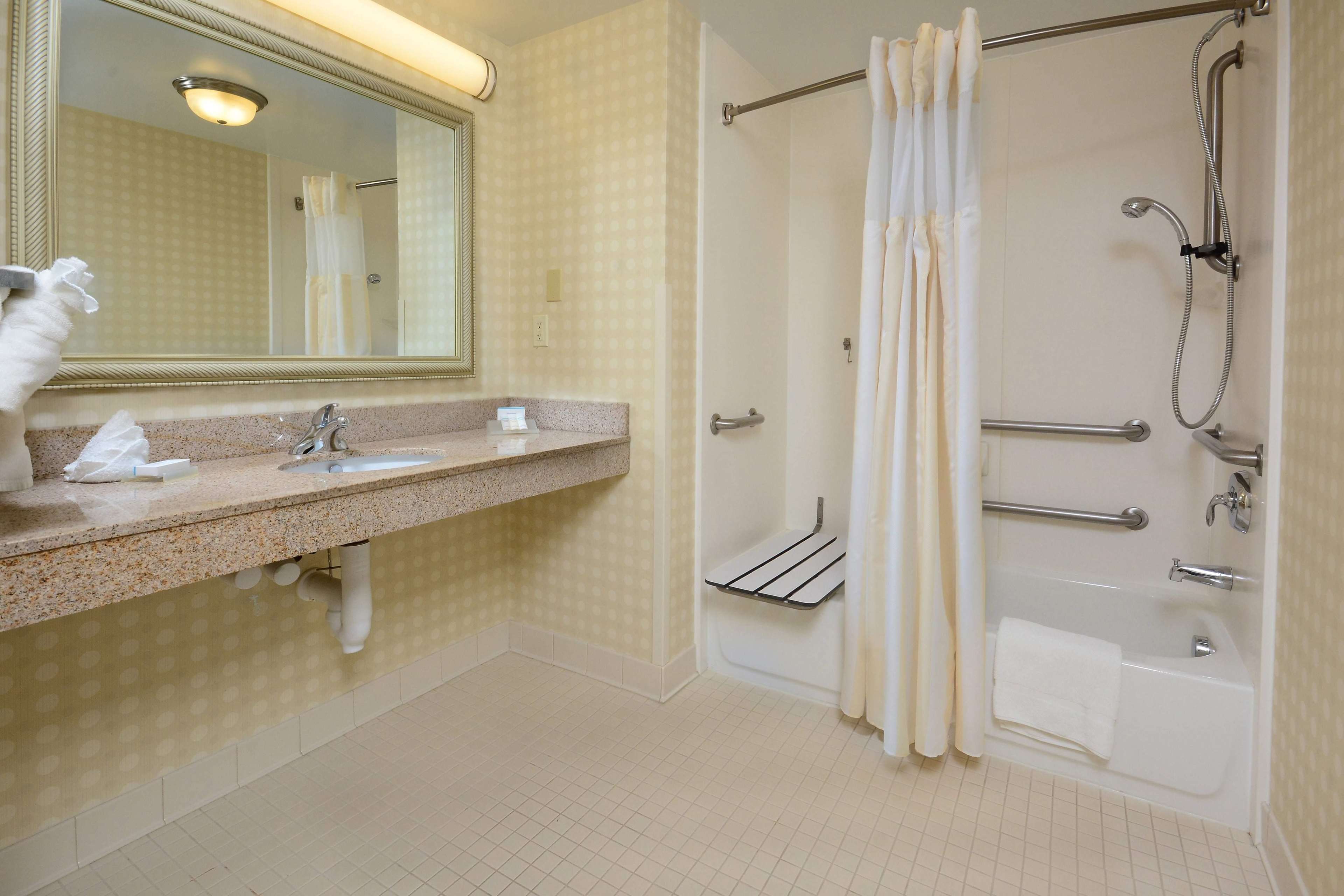 Hilton Garden Inn Raleigh Triangle Town Center Photo