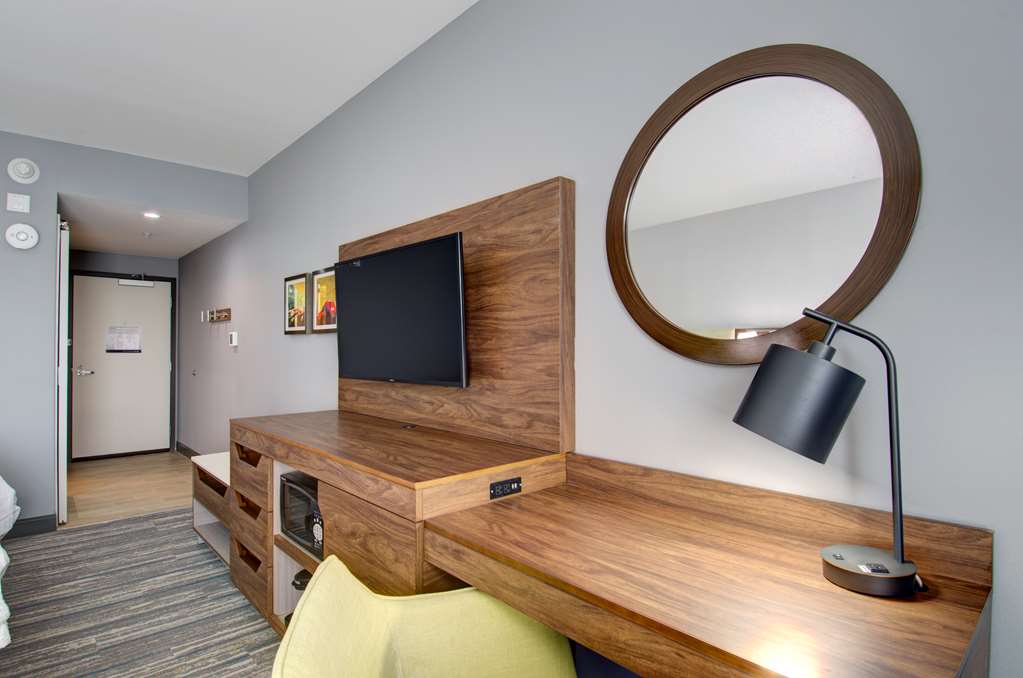 Hampton Inn & Suites Portland West Image