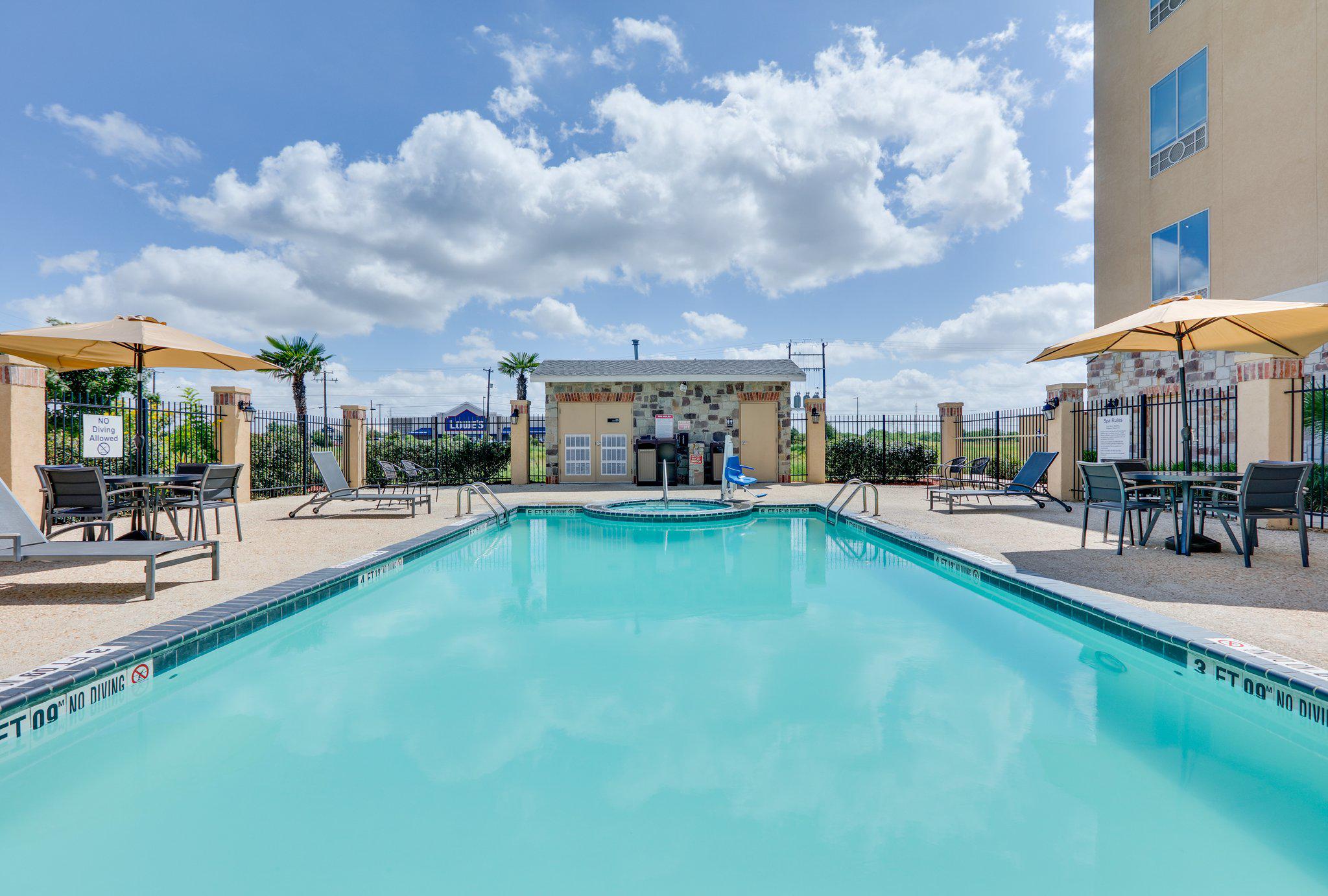 Holiday Inn Express & Suites San Antonio - Brooks City Base Photo