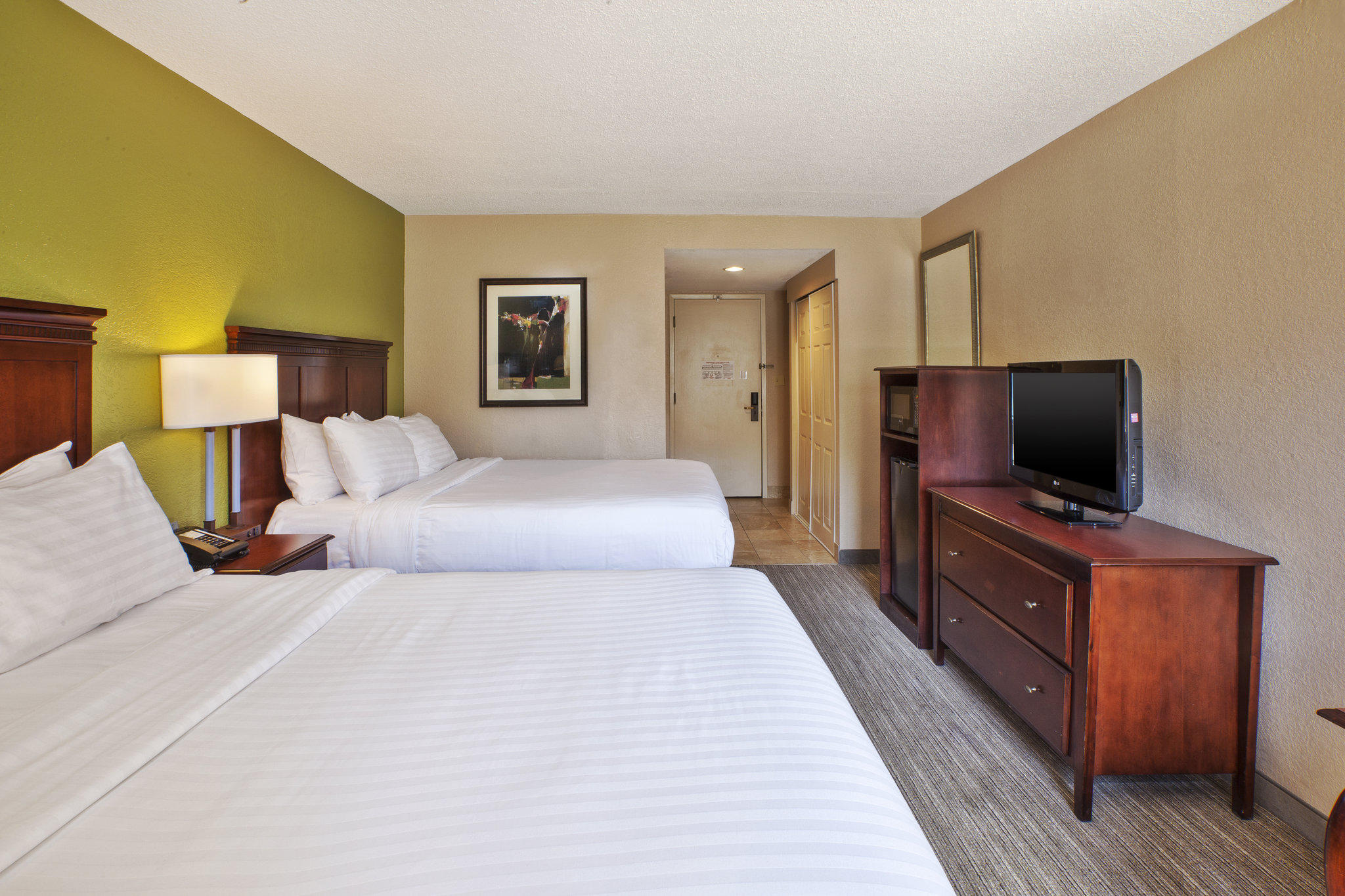 Holiday Inn Express & Suites Germantown - Gaithersburg Photo