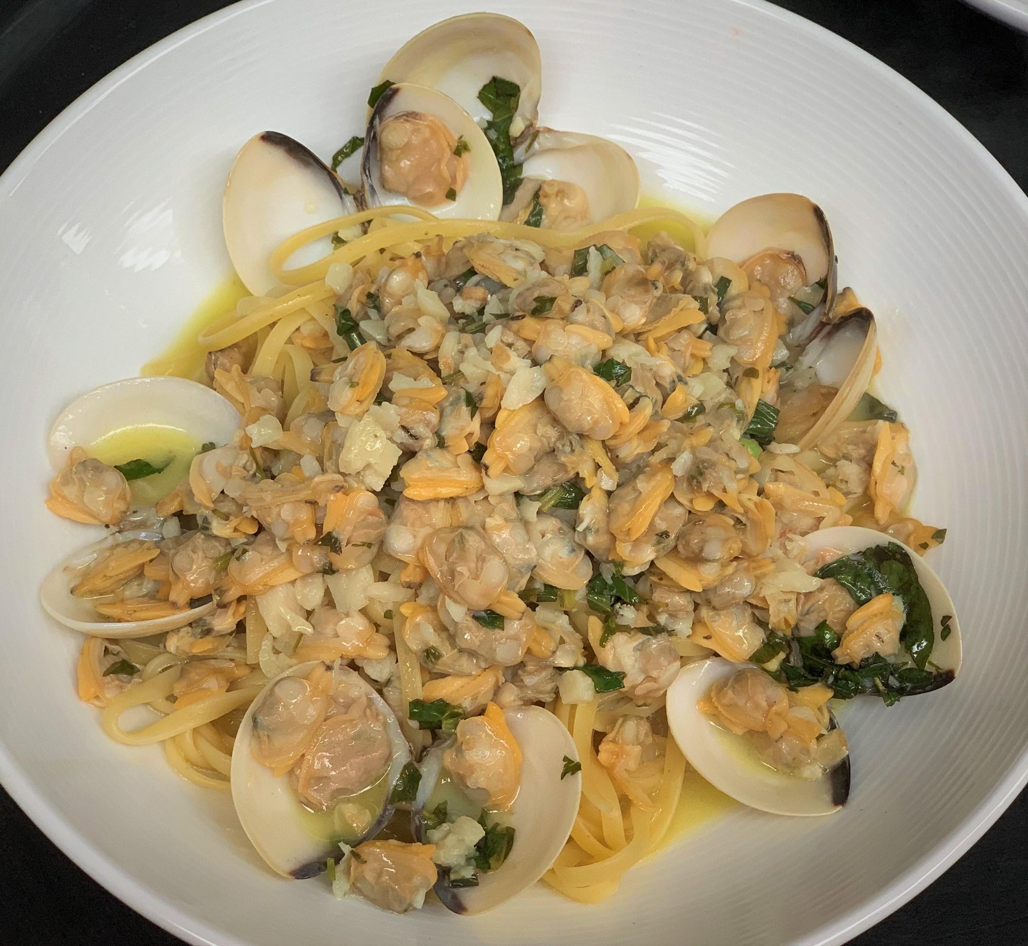 Linguine with White or Red Clam Sauce