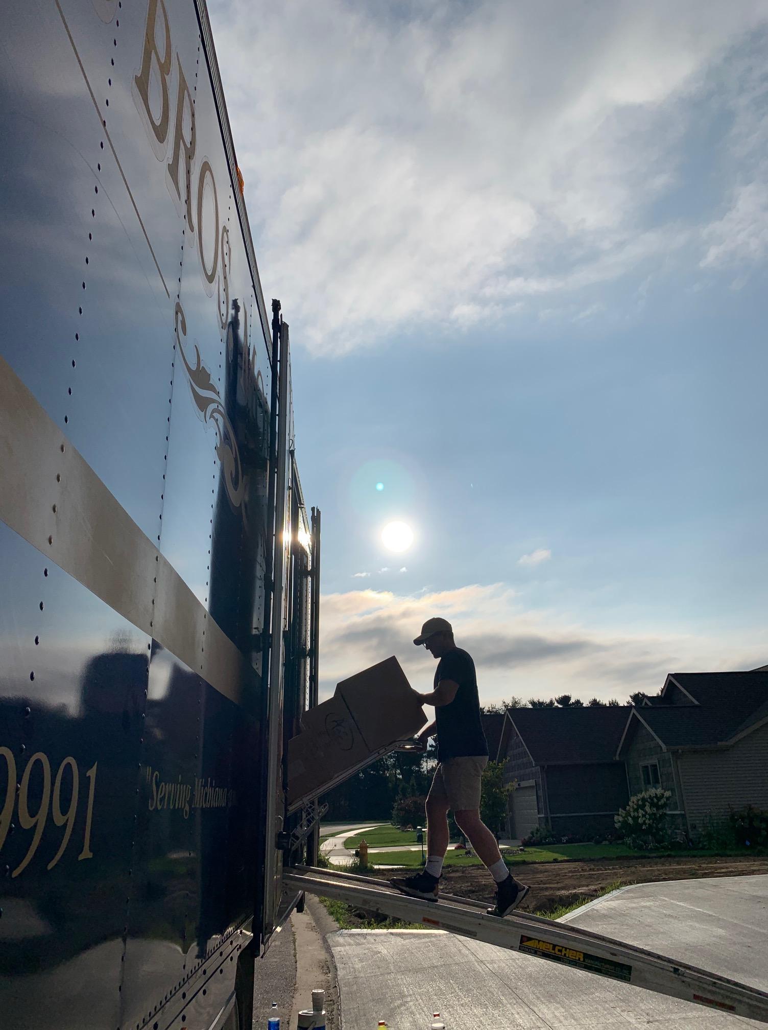 Huys Bros. Moving, INC. Image