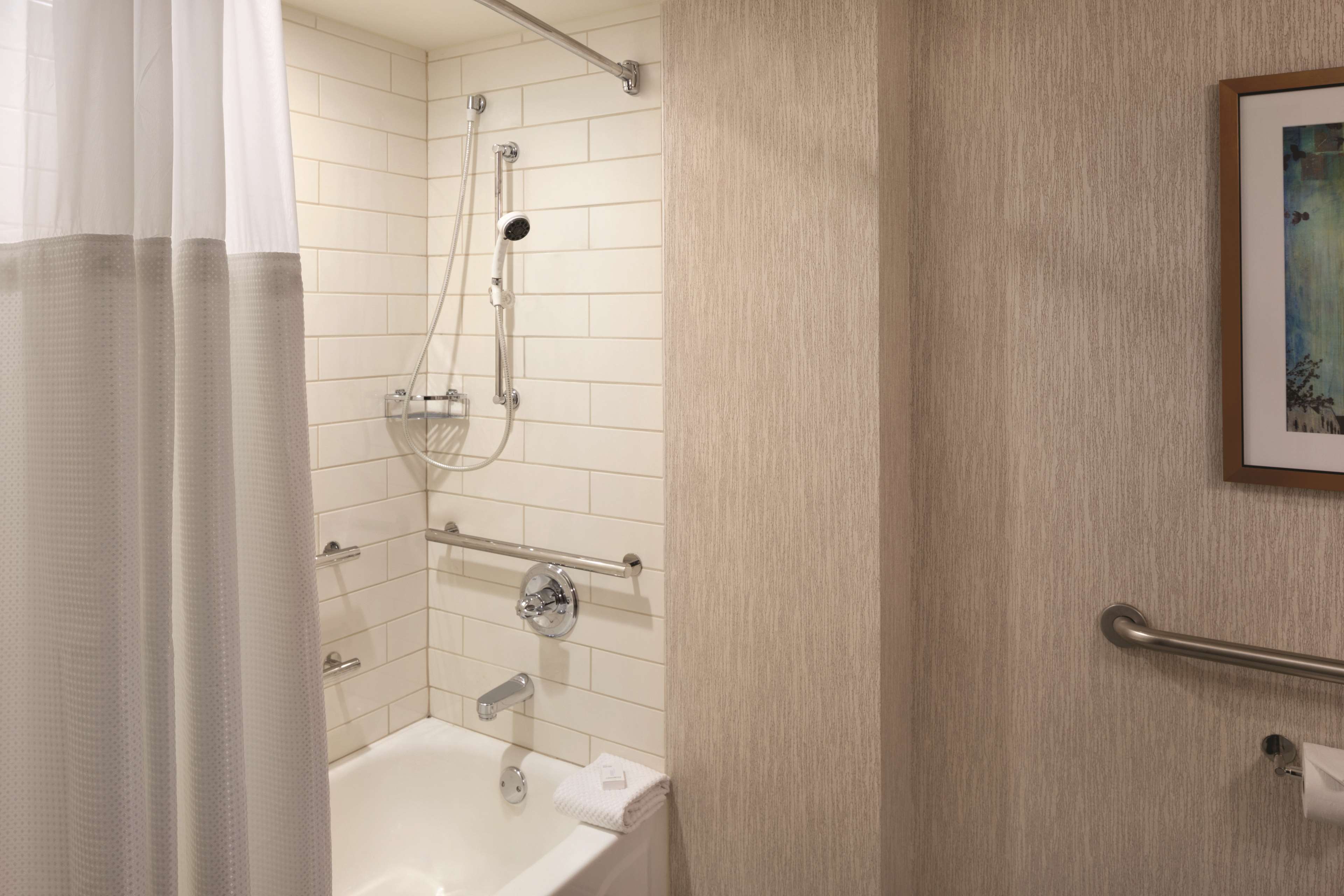 Guest room bath