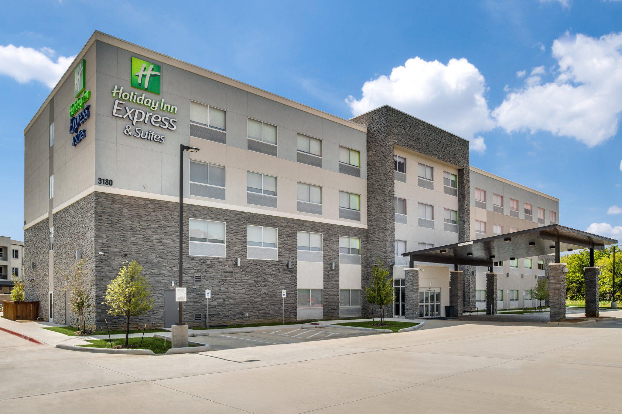 Holiday Inn Express & Suites Denton South Photo