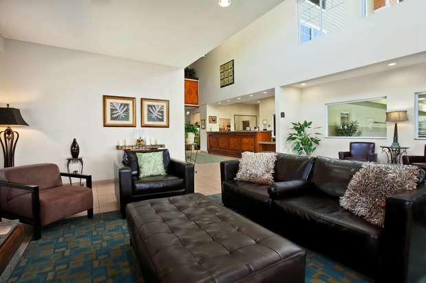 Images Best Western Plus Peppertree Inn at Omak