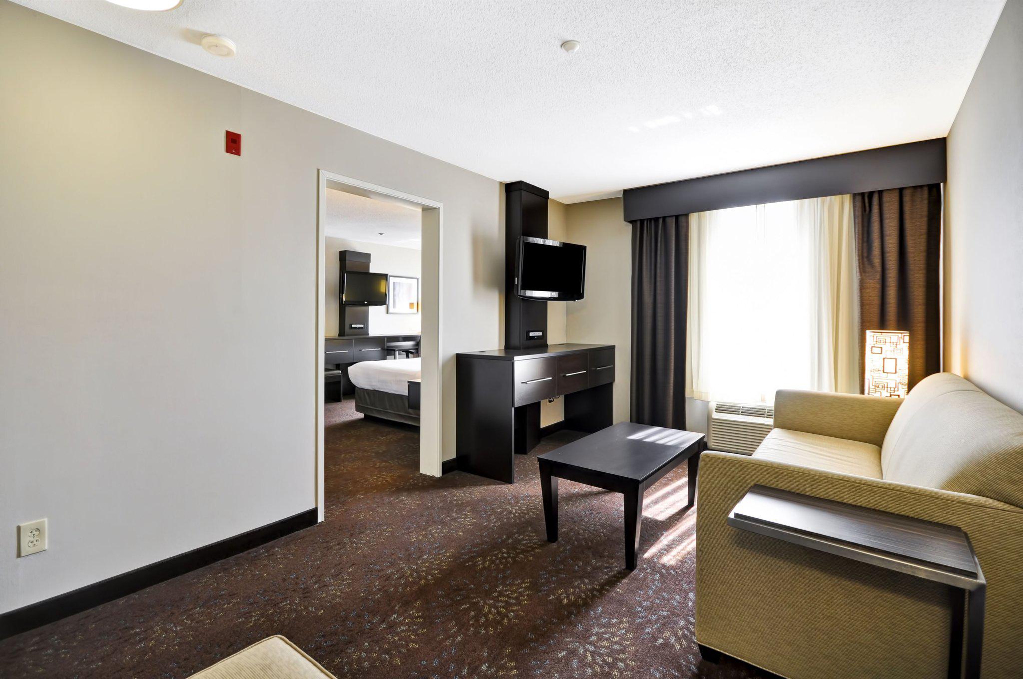 Holiday Inn Express Romulus / Detroit Airport Photo