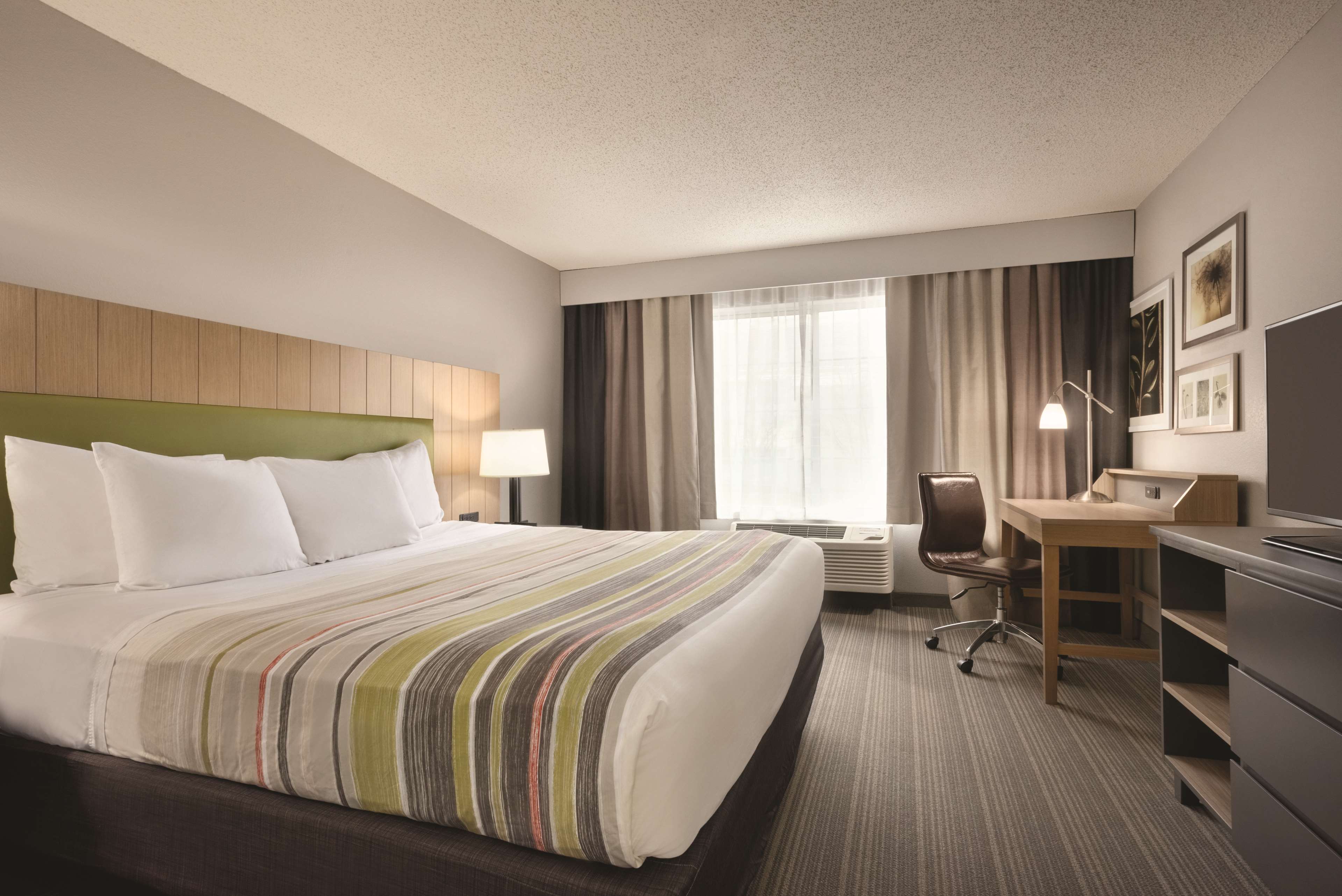 Country Inn & Suites by Radisson, Merrillville, IN Photo