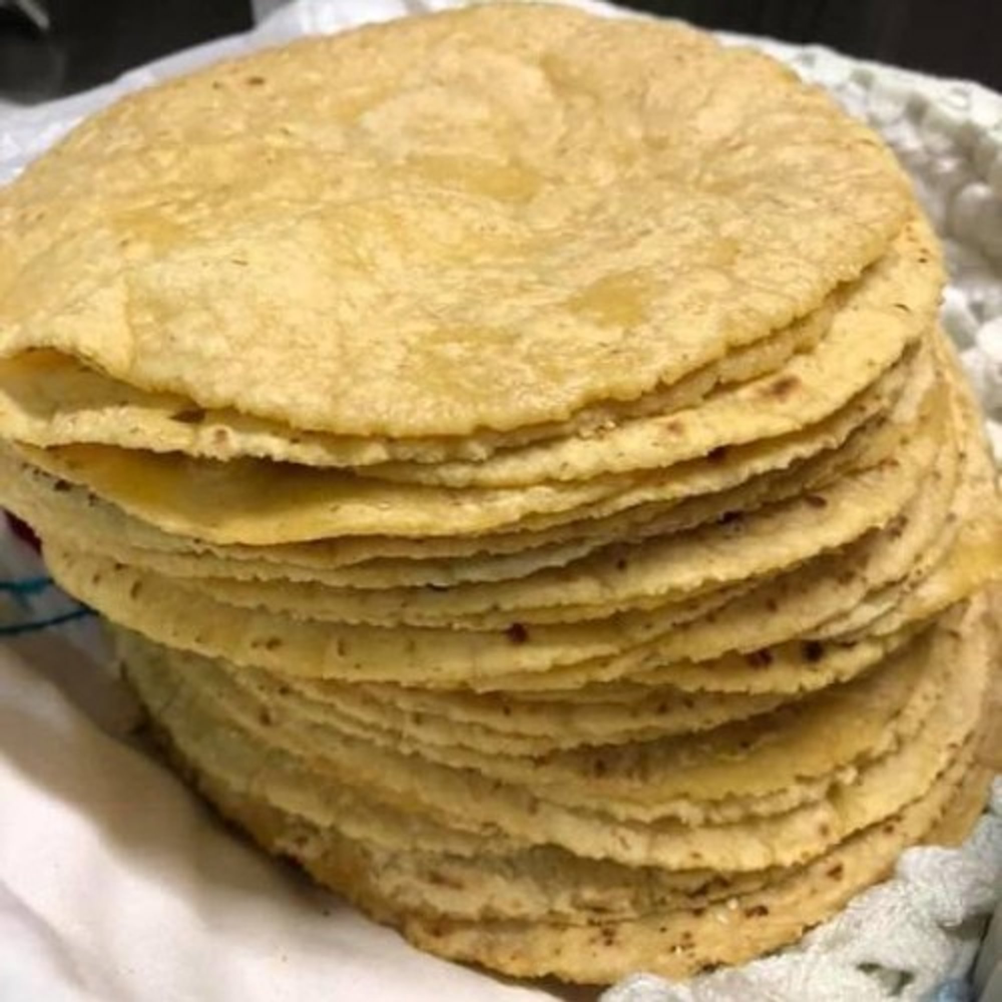 Tortillas Hechas a Mano / Handmade Tortillas