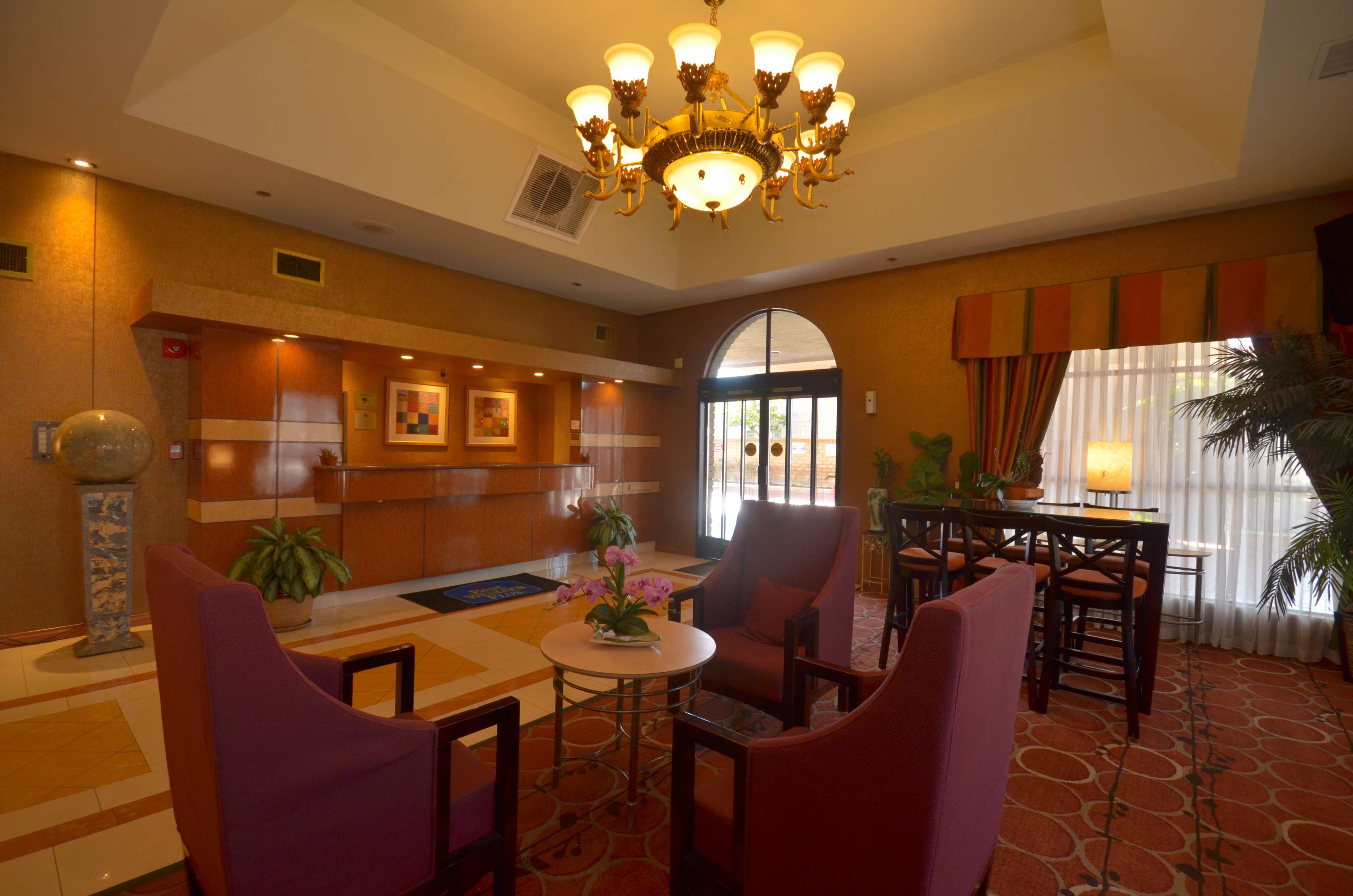 Best Western Plus South Bay Hotel Photo