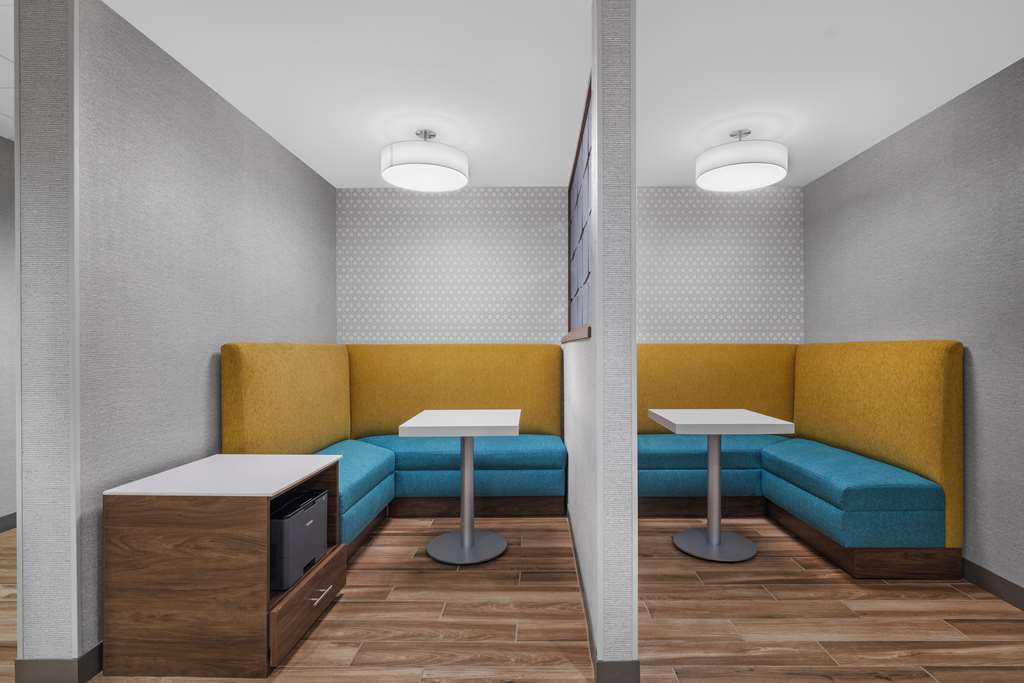 Hampton Inn & Suites Bakersfield Central Image