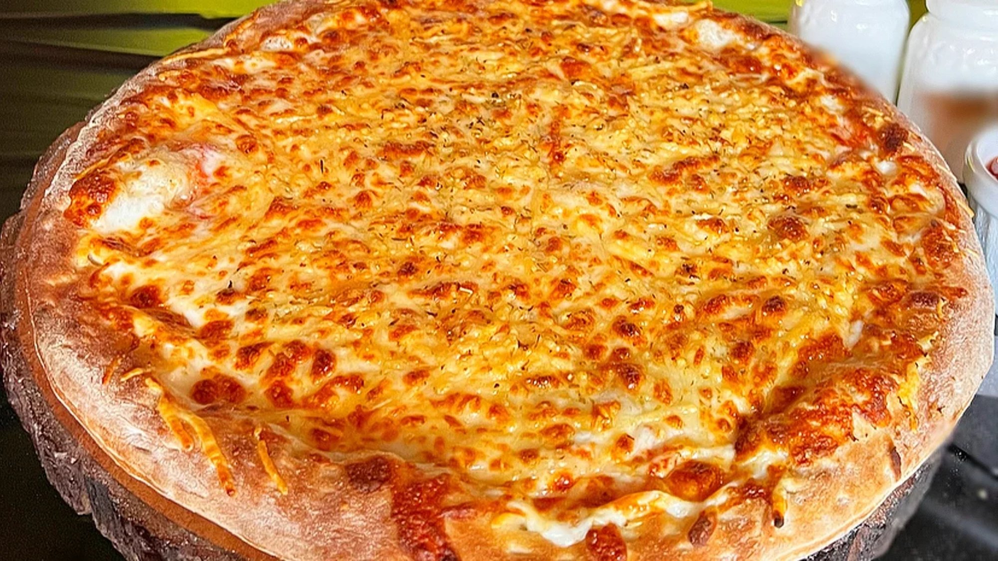 Quattro formaggio pizza