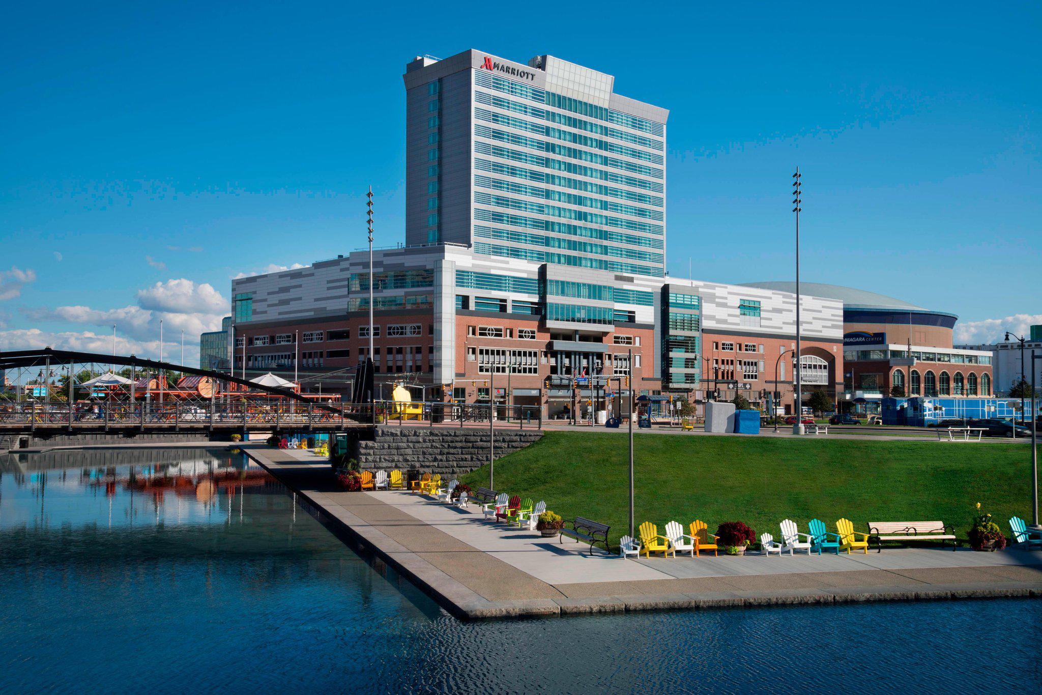 Buffalo Marriott at LECOM HARBORCENTER Photo