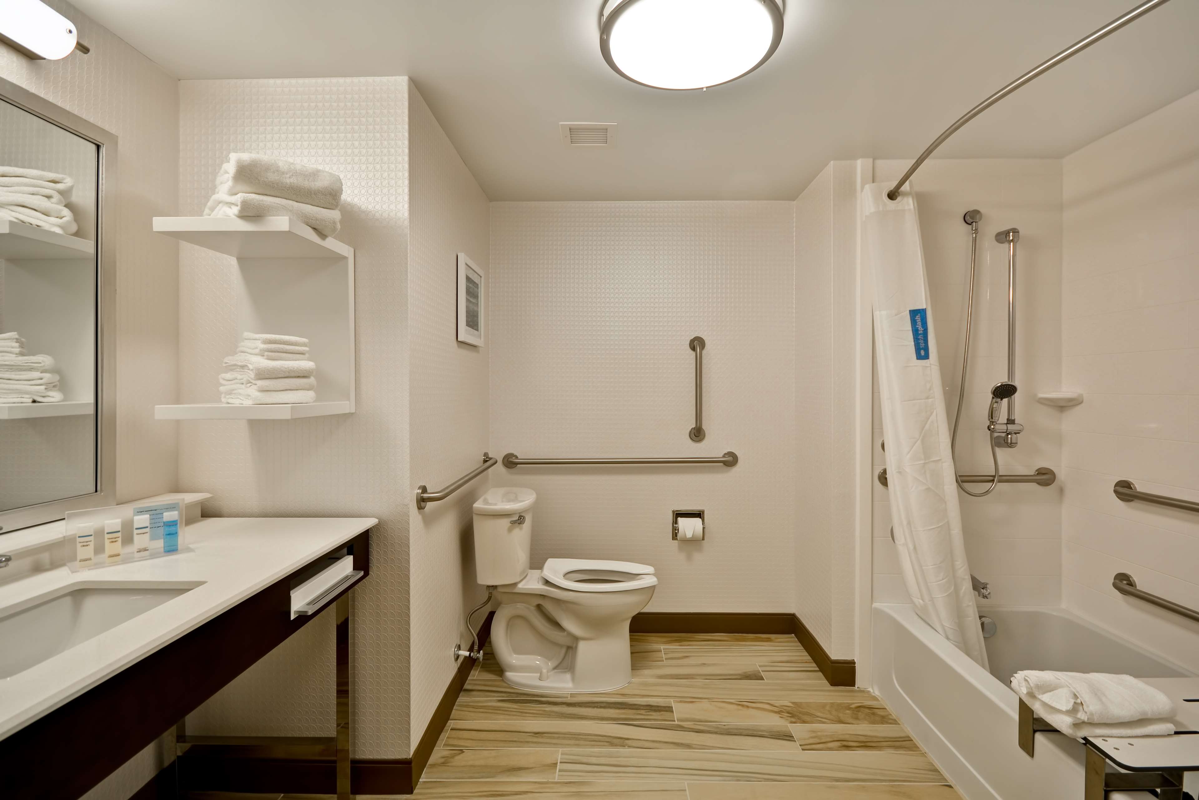 Guest room bath