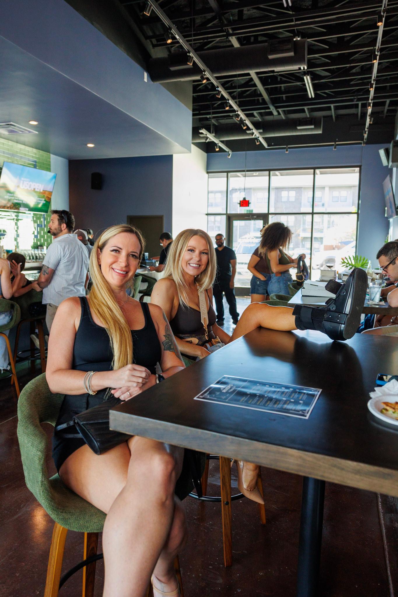 River's Cocktail &amp; Wine Bar Logo