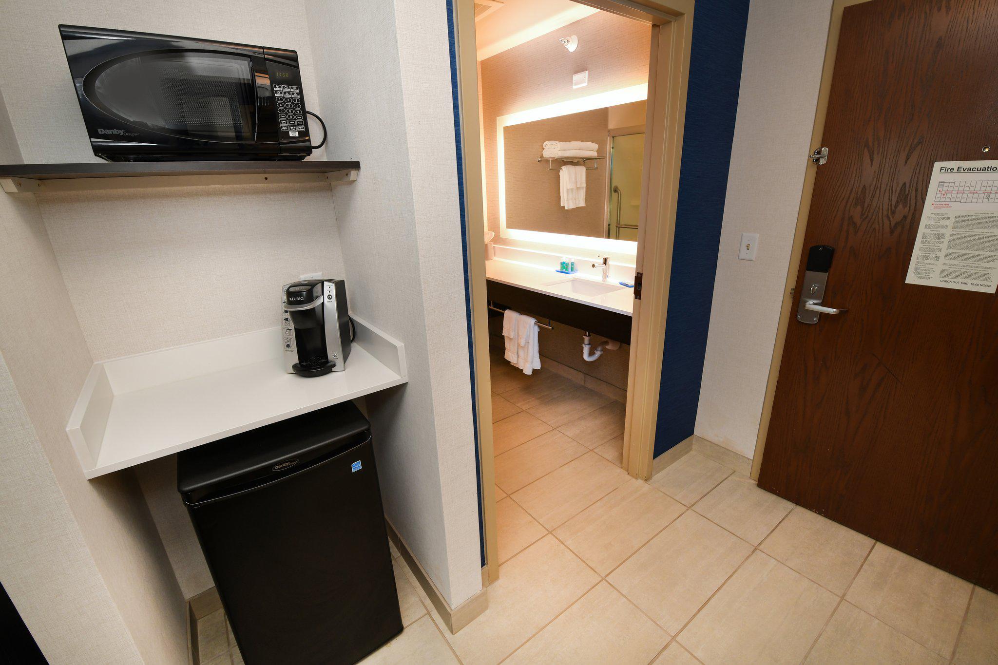 Holiday Inn Express & Suites Grand Forks Photo