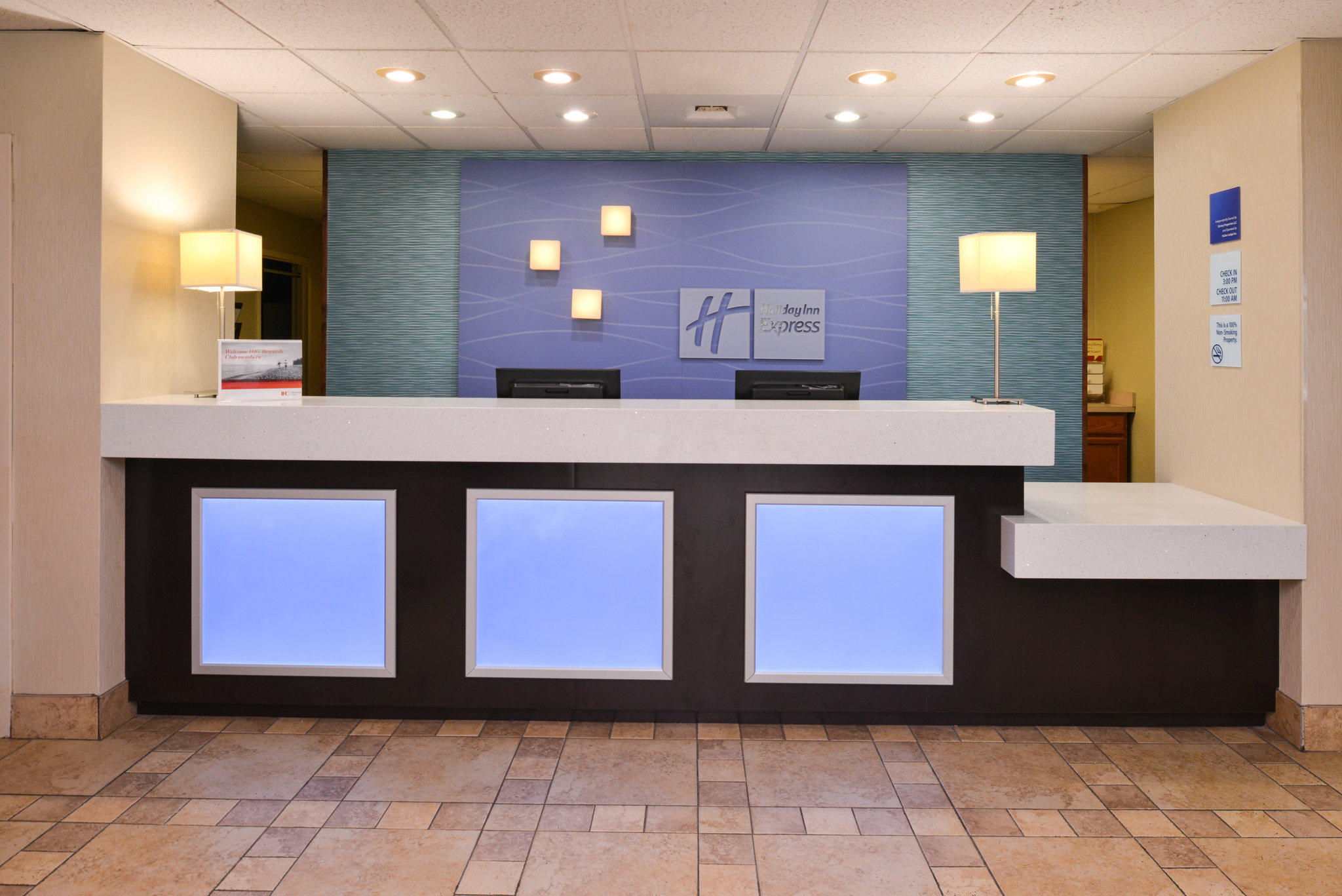 Holiday Inn Express & Suites Dayton-Huber Heights Photo