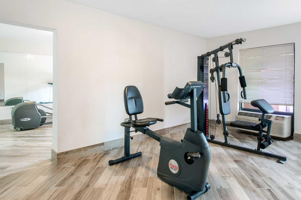 Images Clarion Inn & Suites