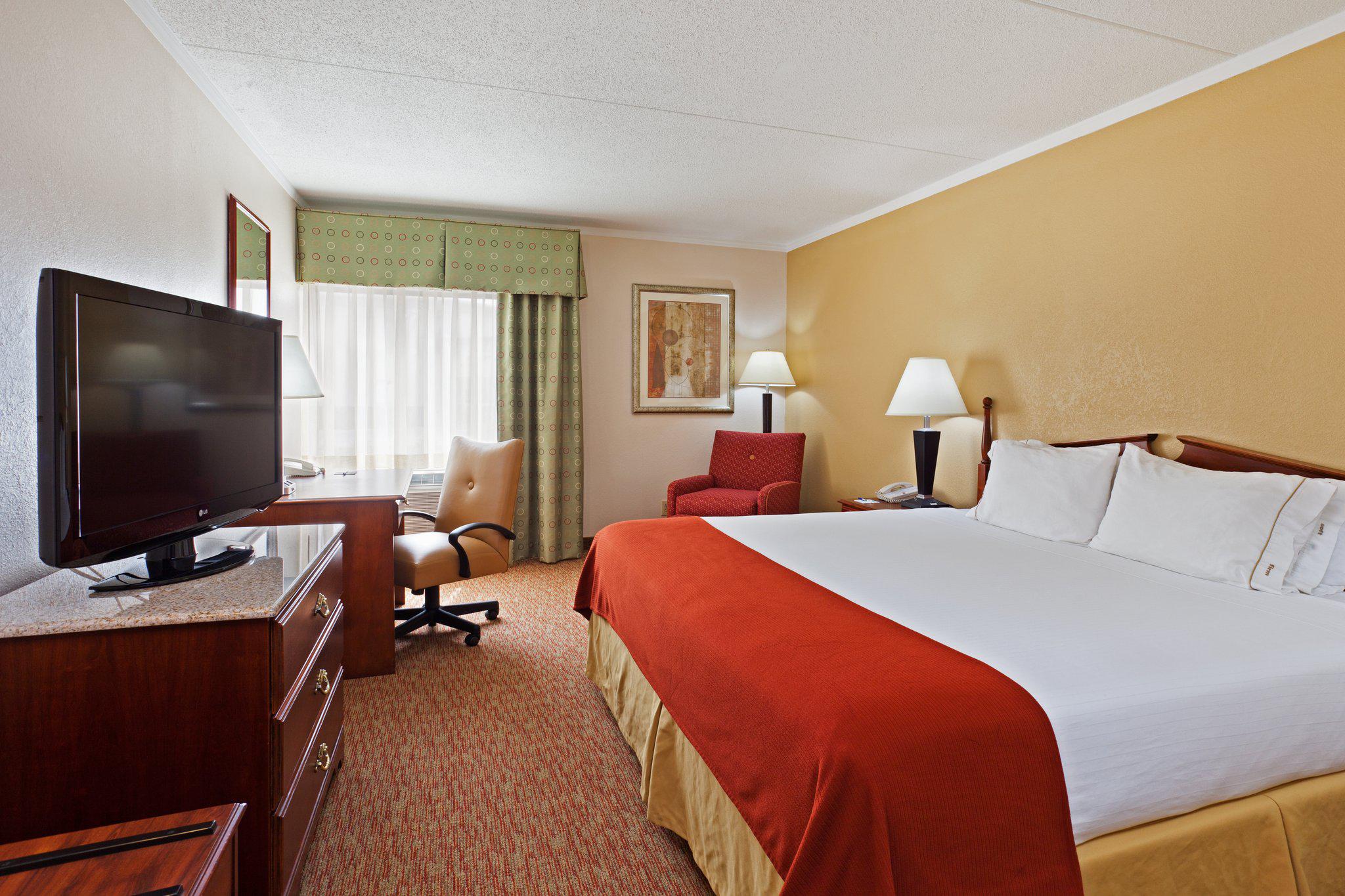 Holiday Inn Express Greensboro-(I-40 @ Wendover) Photo