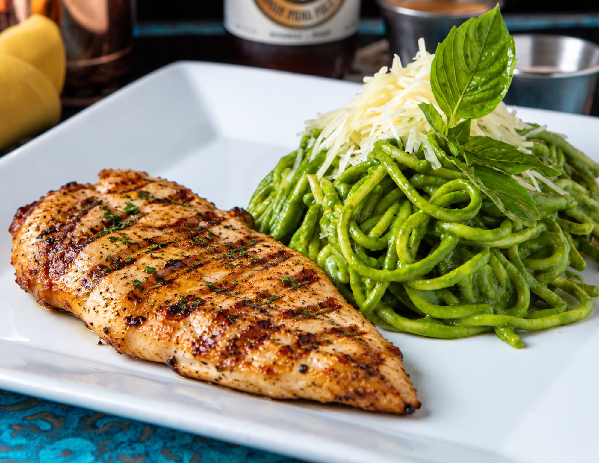 Tallarines verdes con pollo