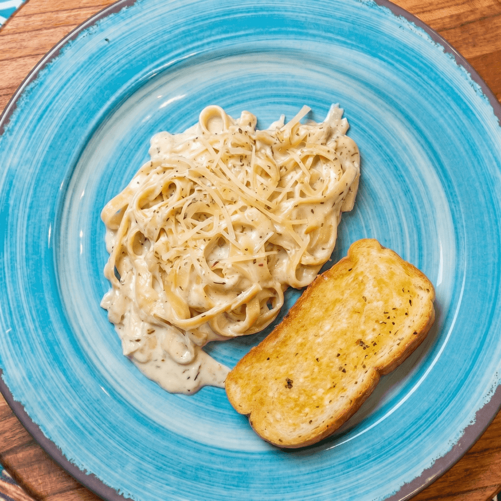 Kid's Pasta with Garlic Toast