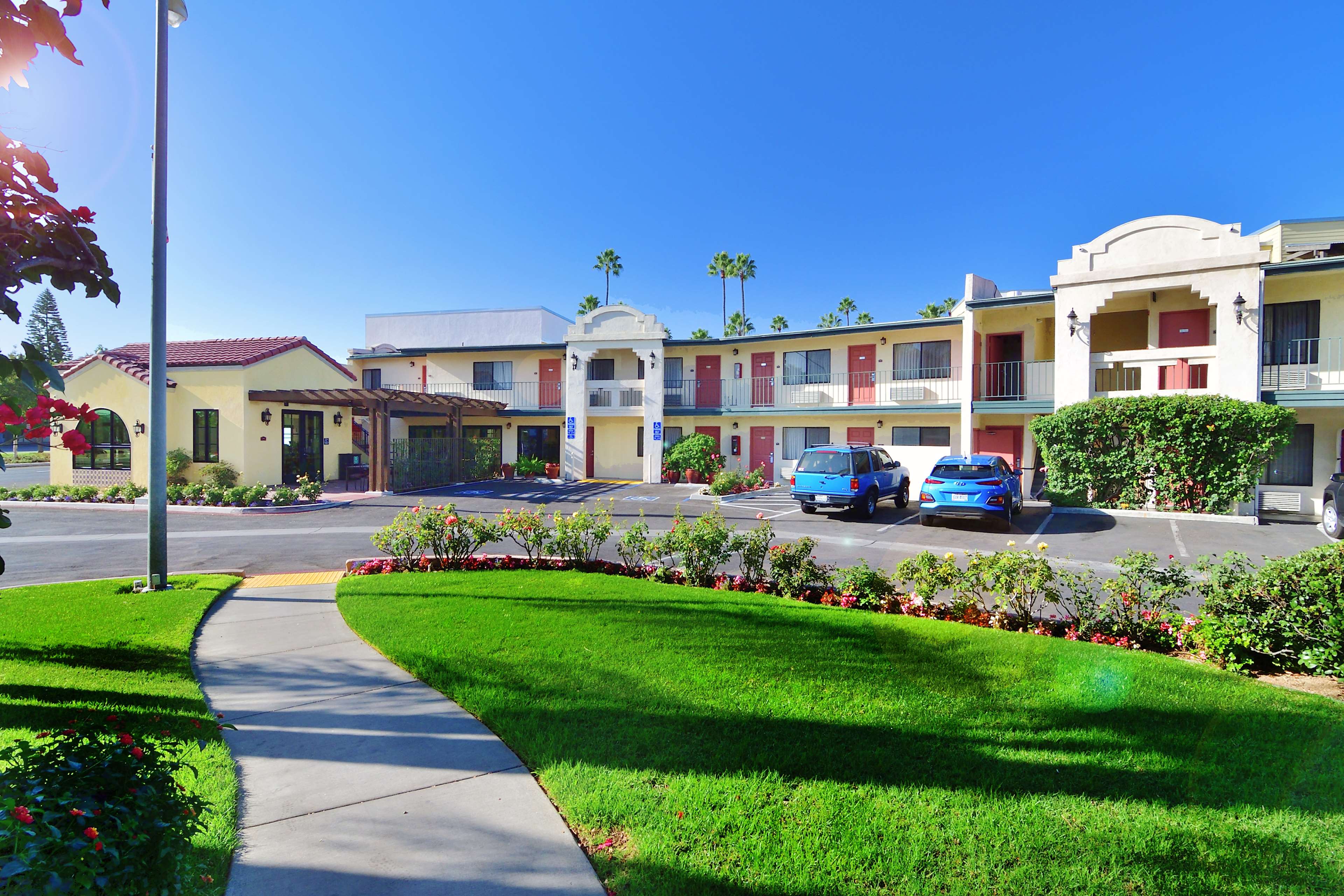 Best Western Lamplighter Inn & Suites at SDSU Photo