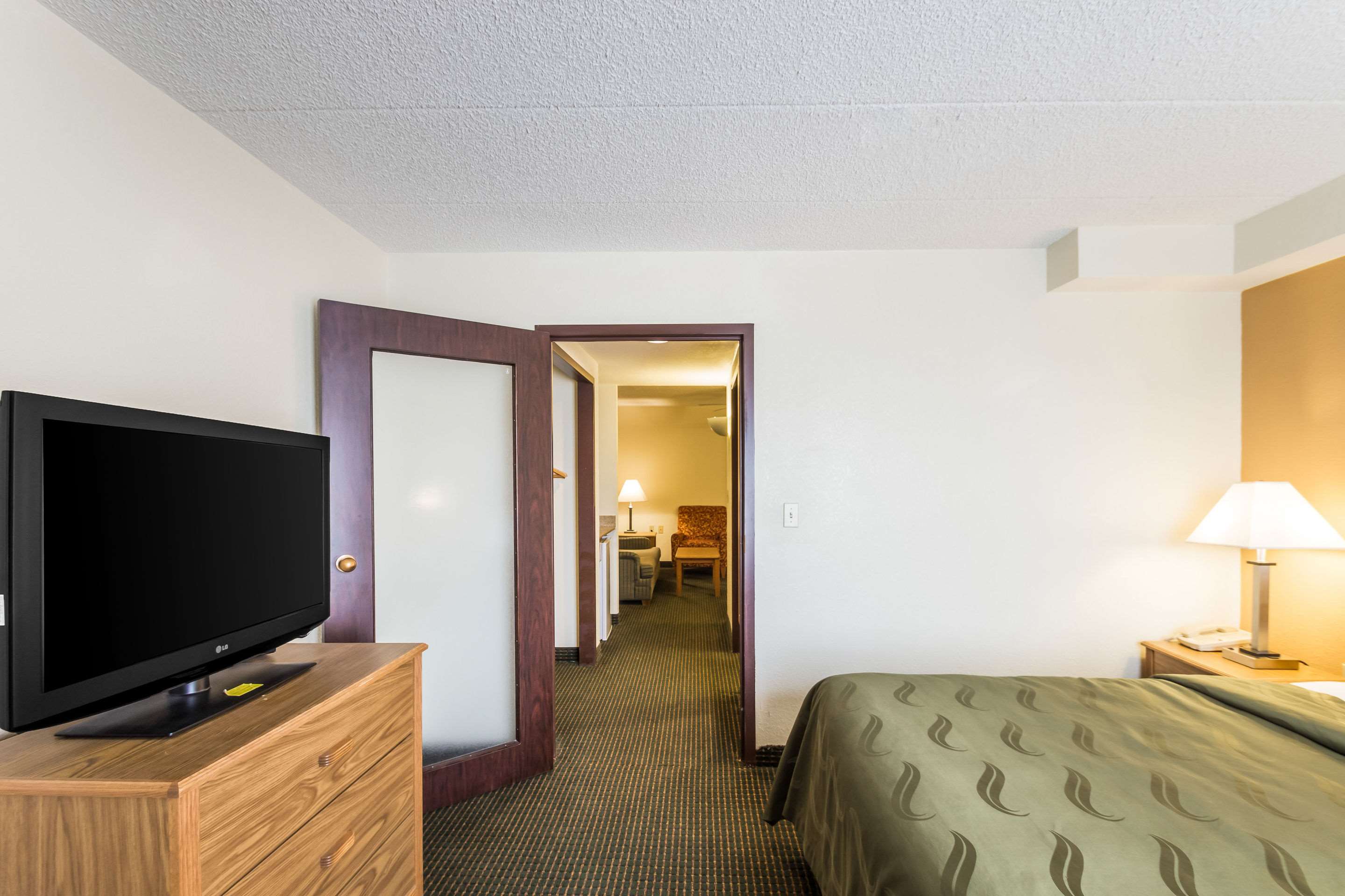Quality Suites Milwaukee Airport Photo