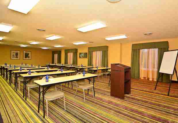 Images Fairfield Inn & Suites by Marriott Cherokee