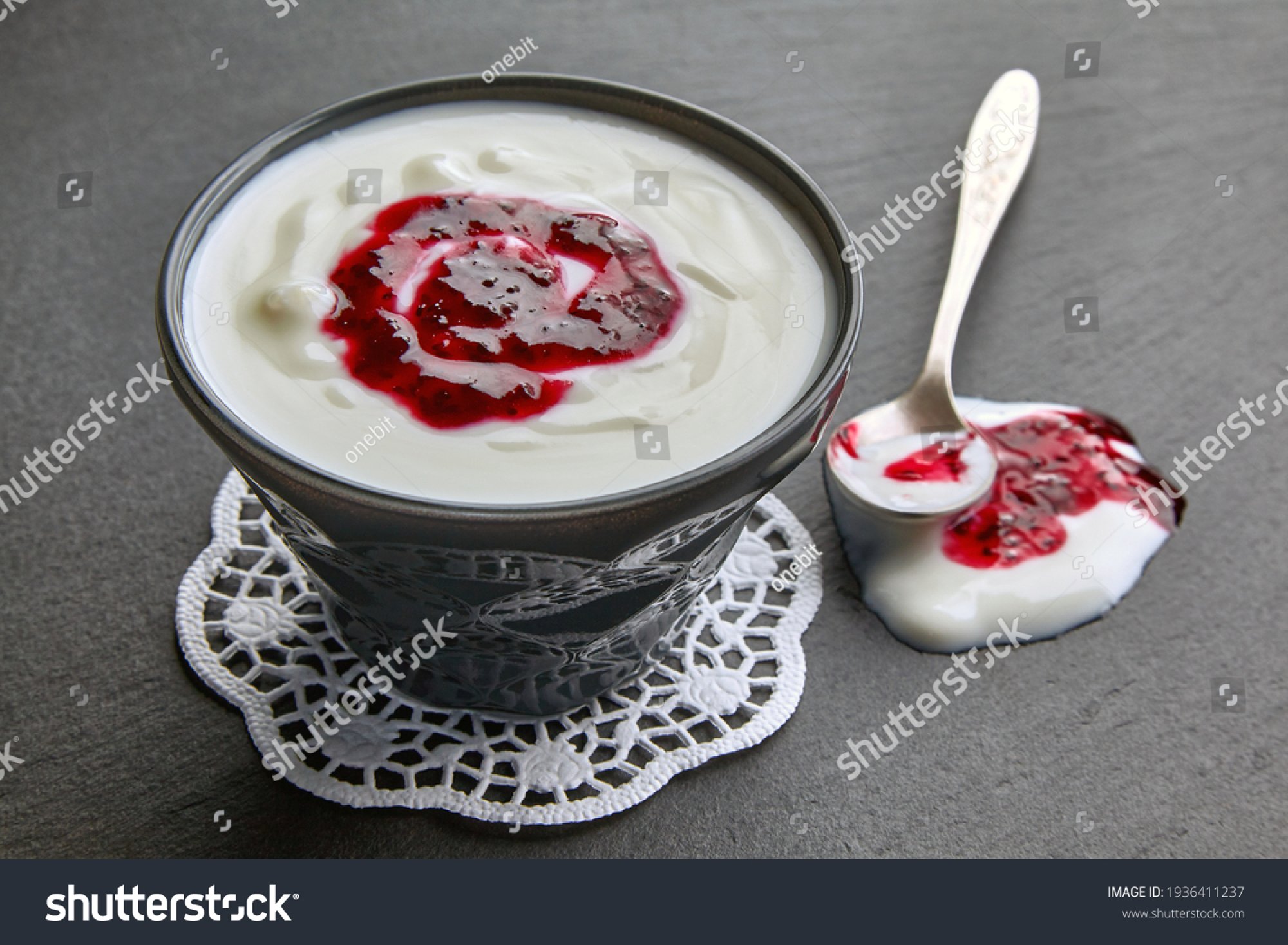 GREEK YOUGART W/ SOUR CHERRY
