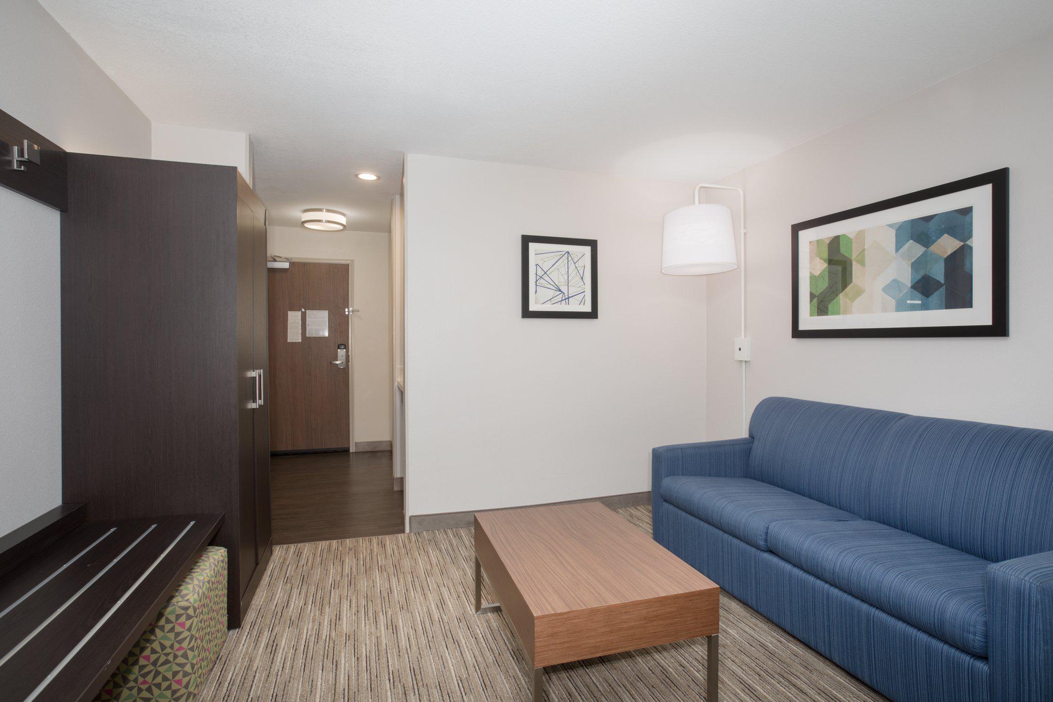 Holiday Inn Express & Suites Longmont Photo