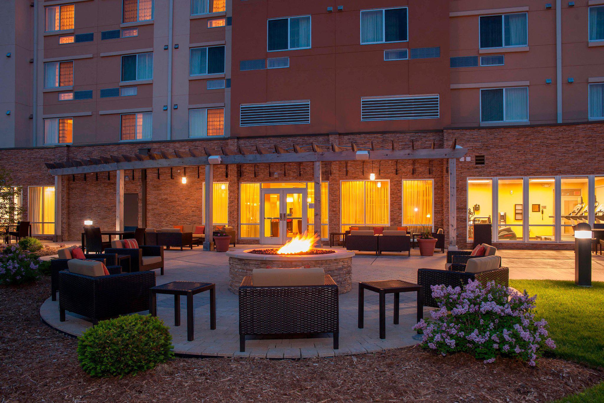 Courtyard by Marriott Milwaukee Airport Photo