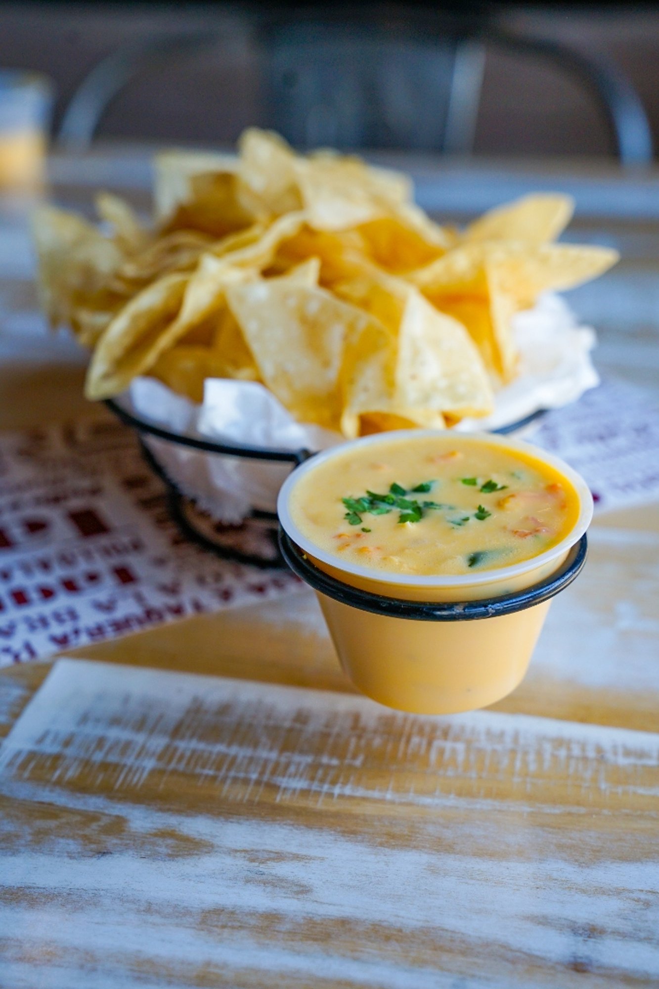 Chips & Chile Con Queso