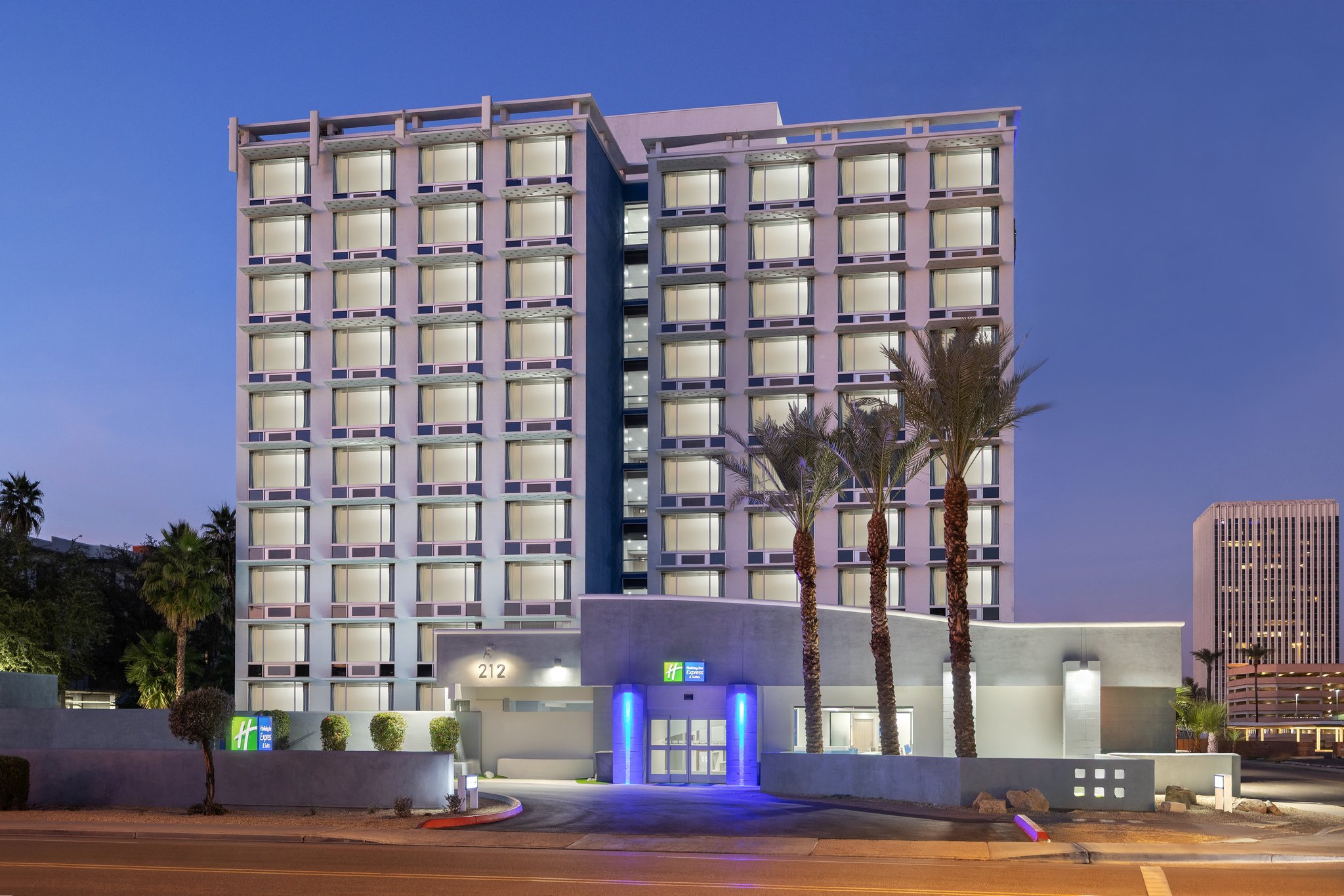 Holiday Inn Express & Suites Phoenix - Midtown by IHG Image
