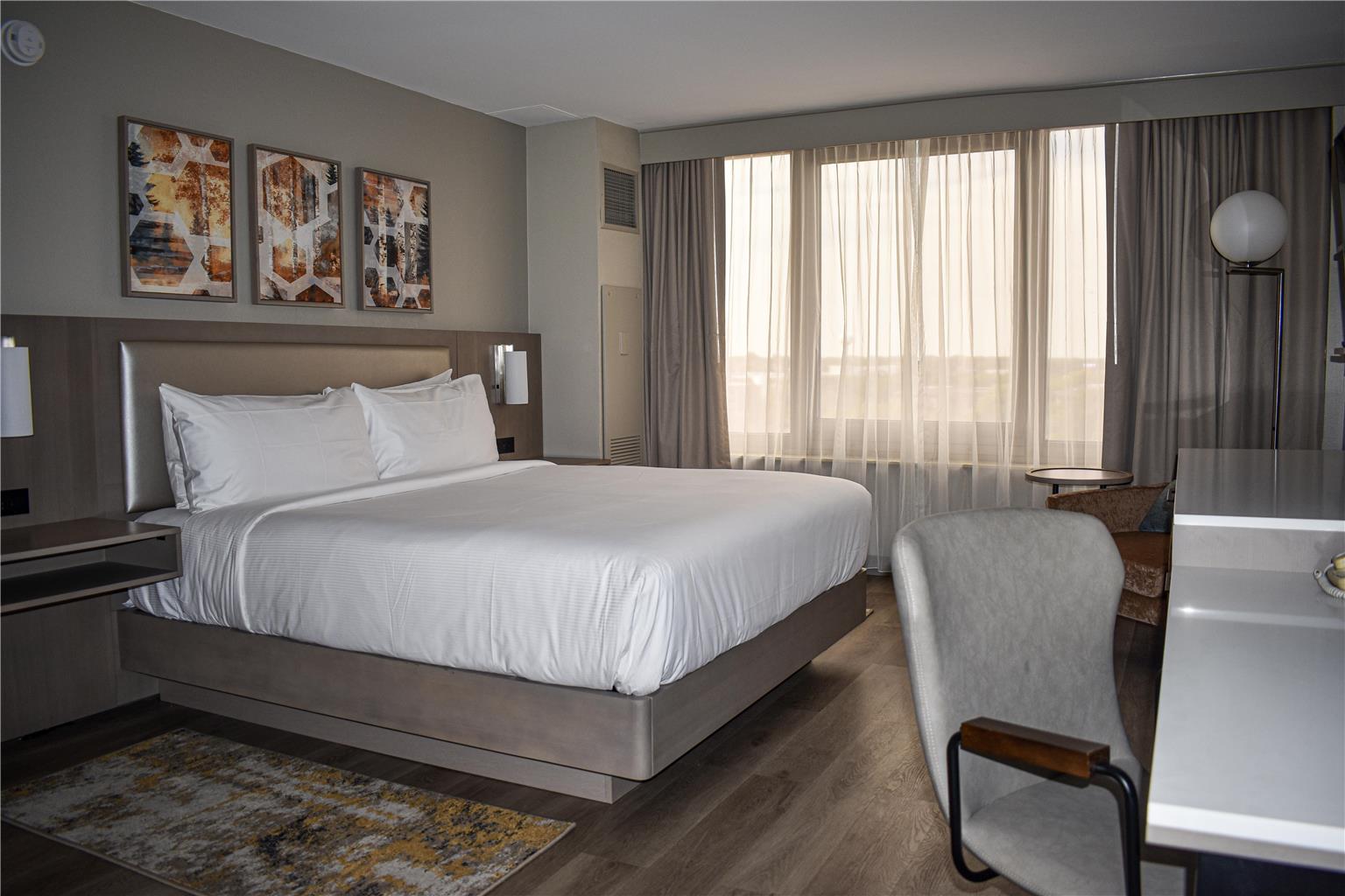 DoubleTree by Hilton Hotel Chicago - Oak Brook Image