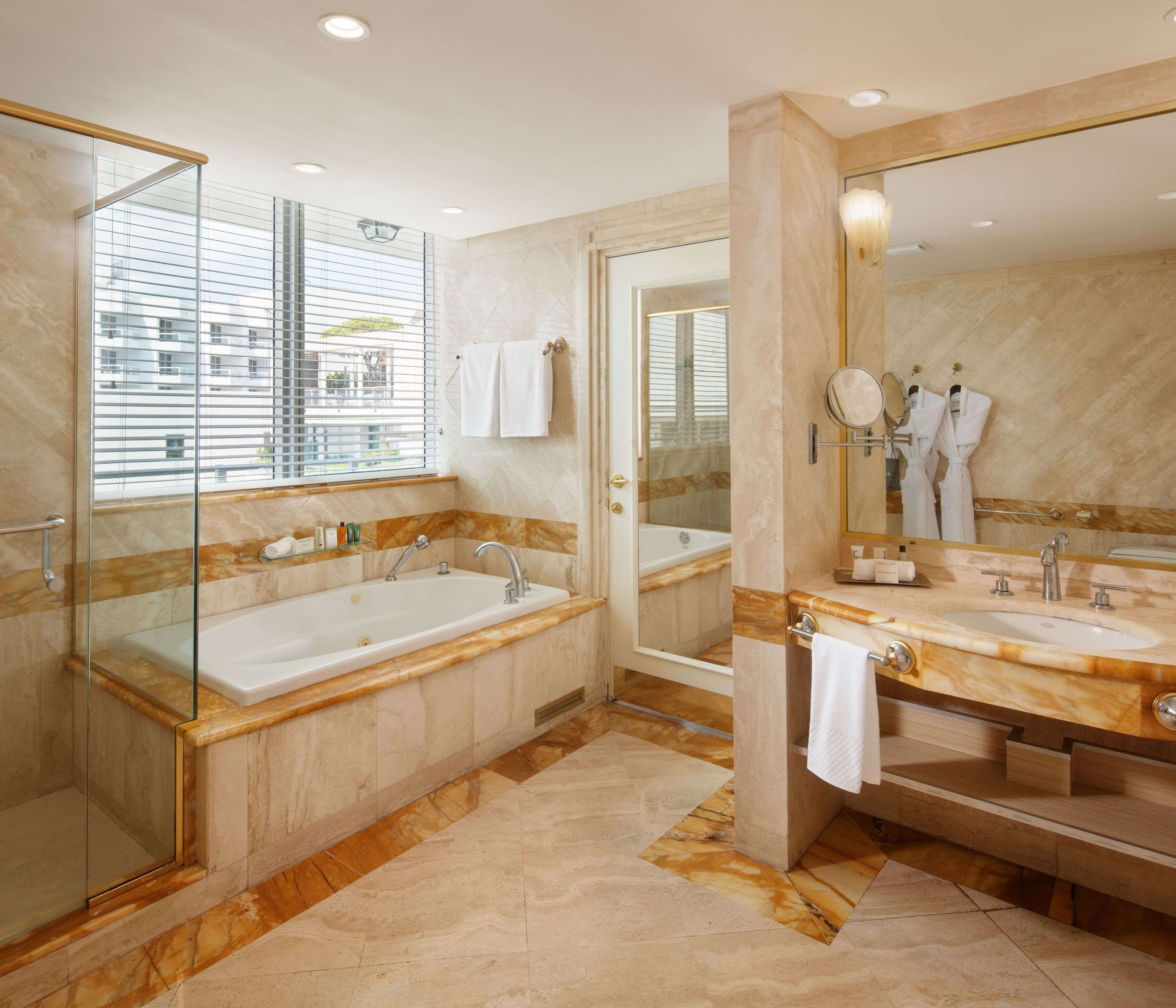 Guest room bath