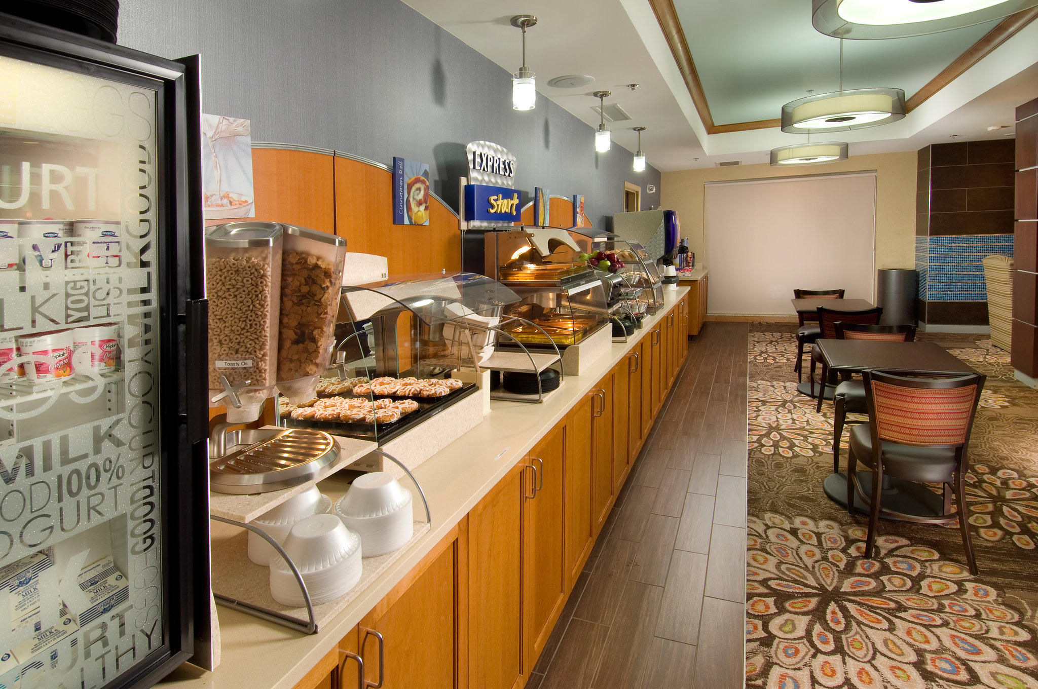 Holiday Inn Express & Suites Alexandria - Fort Belvoir Photo