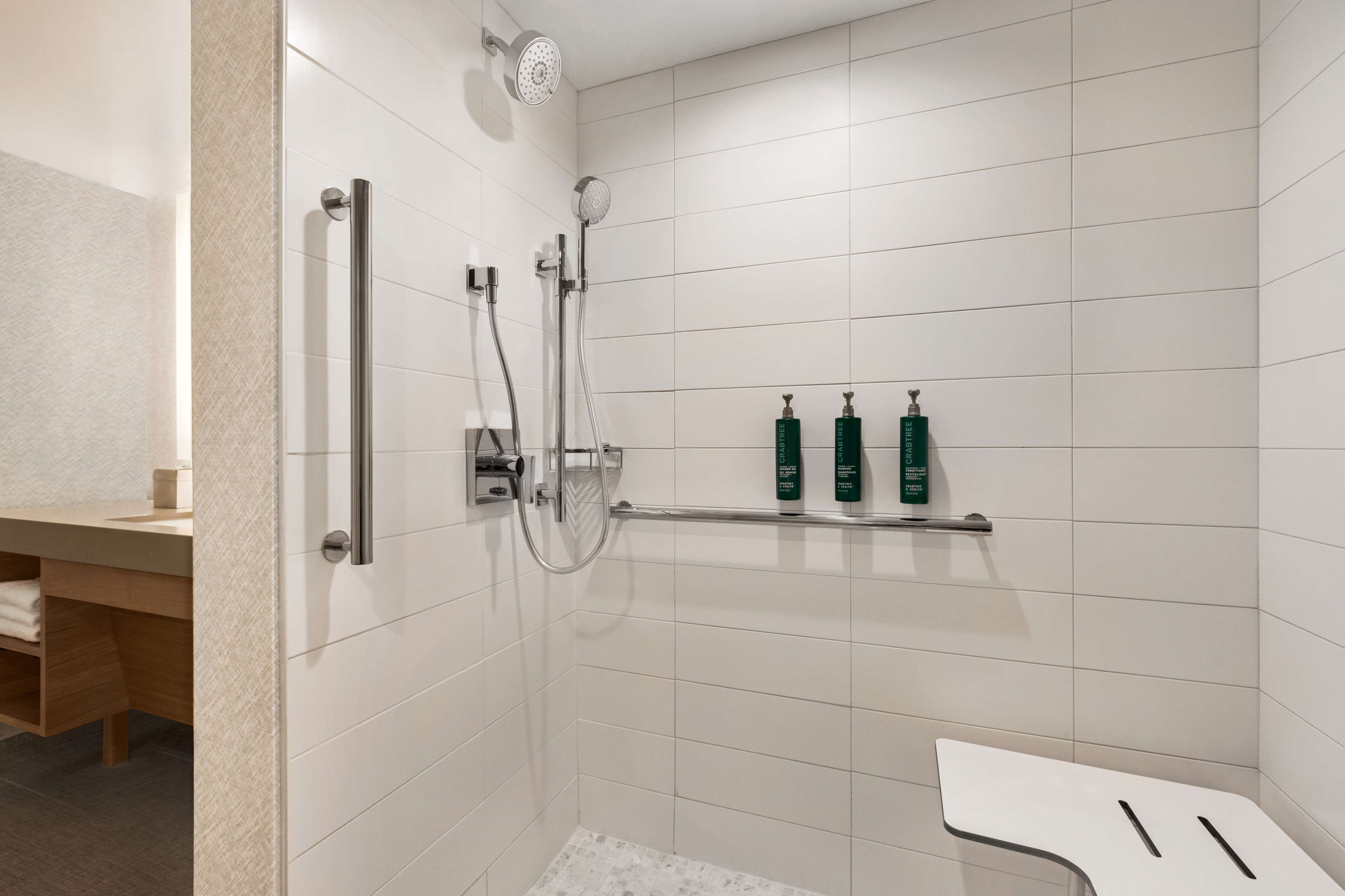 Guest room bath
