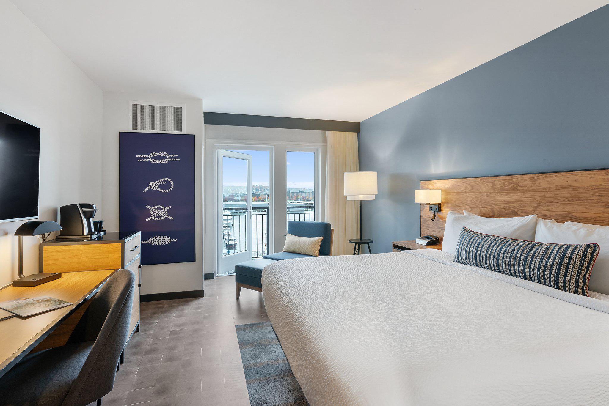 Hotel Indigo Seattle Everett Waterfront Photo