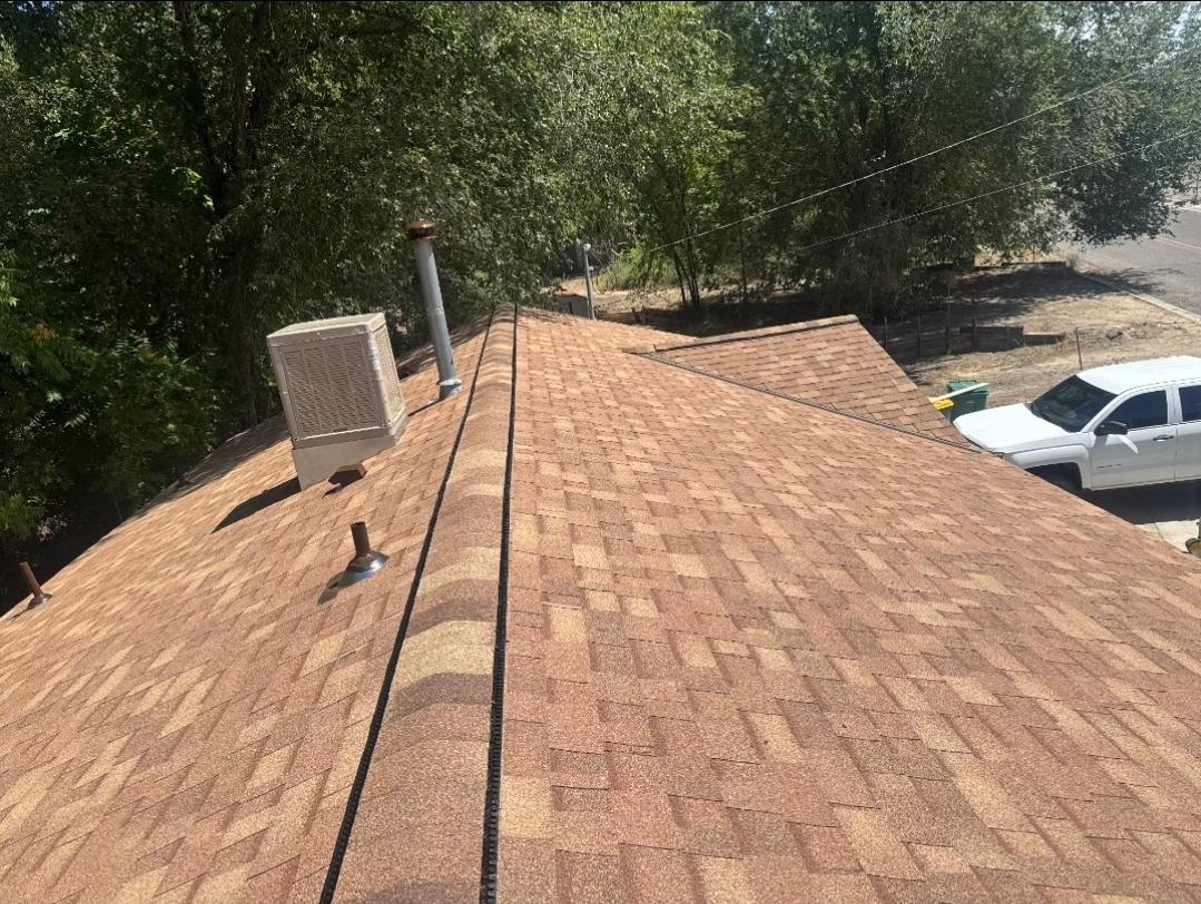 D & D Roofing & Gutters LLC Image