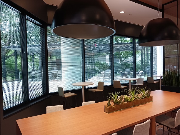 Here in Alexandria, we've created the perfect way to get some shade while creating a sleek, modern look. These are Aluminum Blinds in black-ideal for shade when you need it or a cool view when you want it.  BudgetBlindsArlingtonAlexandria  AlexandriaVA  AluminumBlinds  CommercialBlinds  FreeConsulta