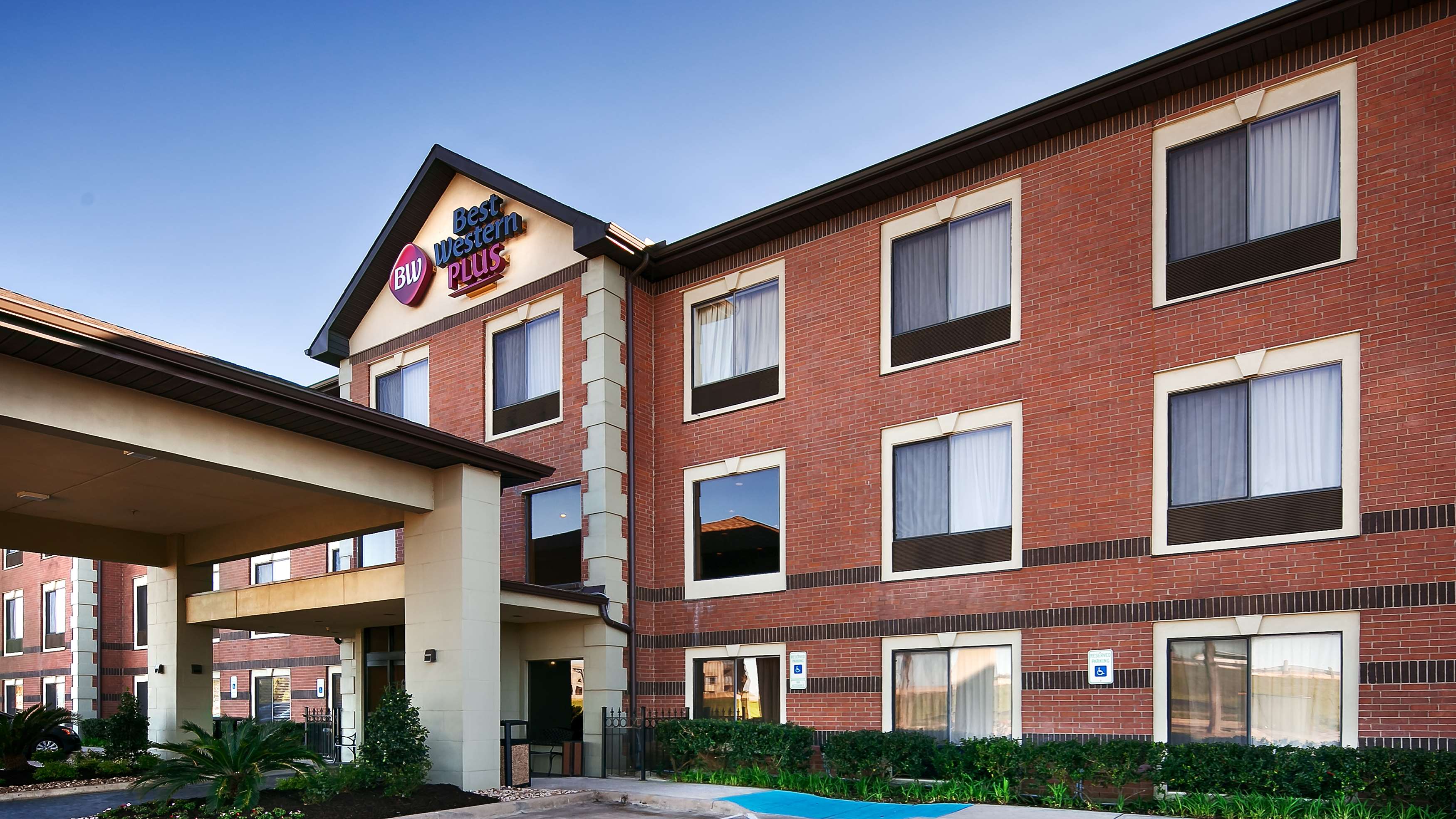 Best Western Plus DFW Airport Suites Photo