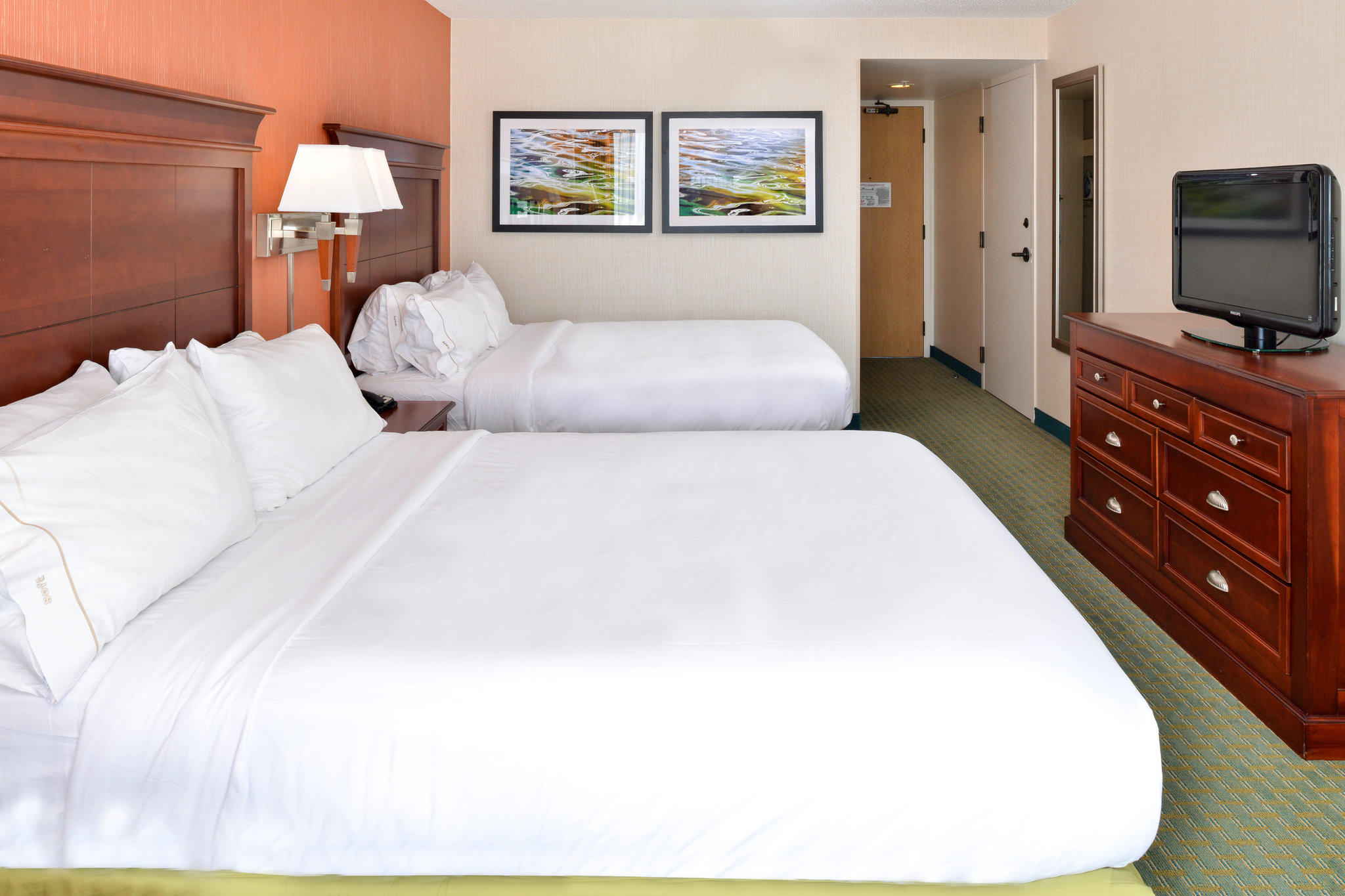 Holiday Inn Express & Suites VA Beach Oceanfront Photo